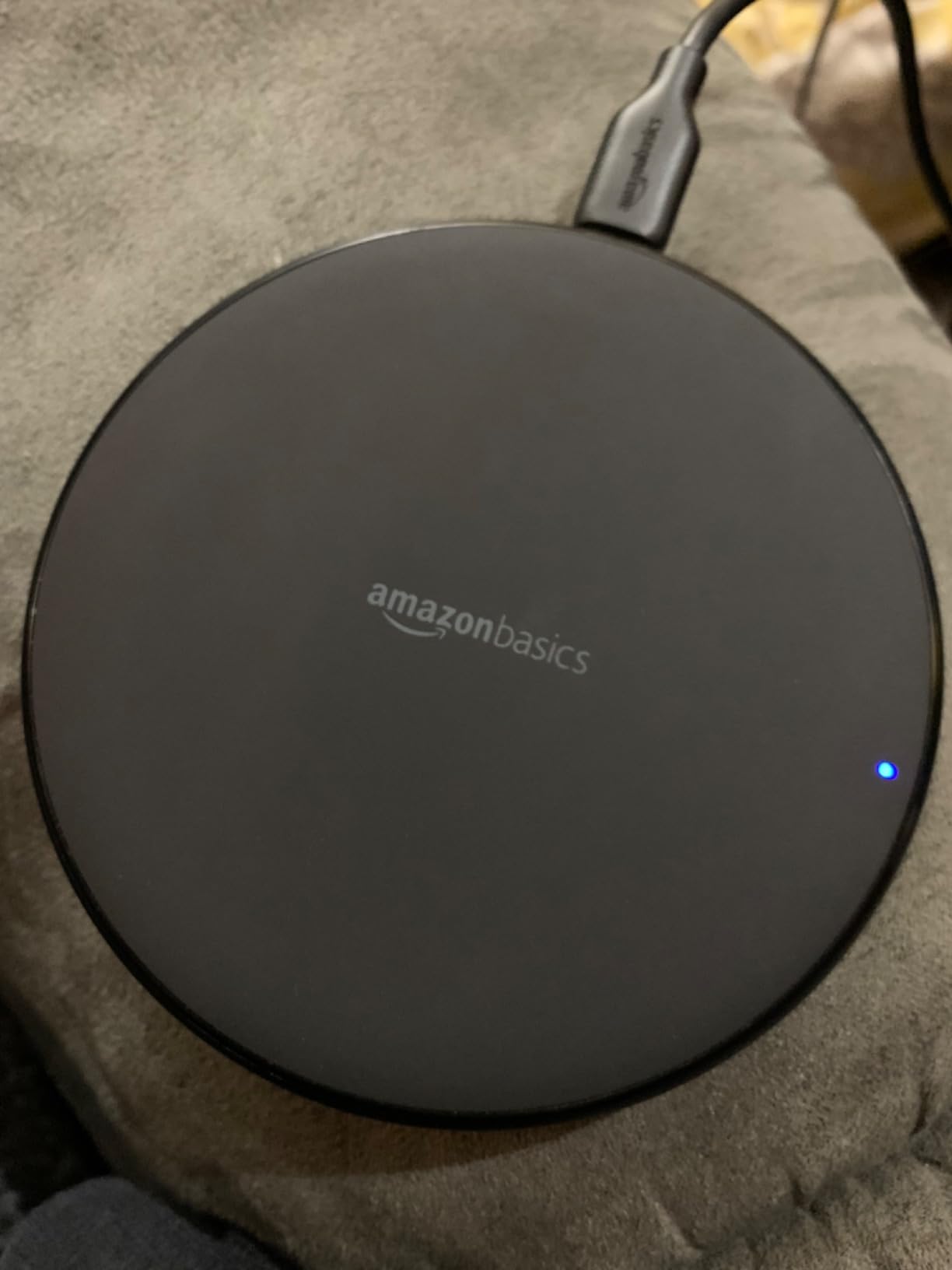 Amazon Basics Wireless Charger, 15W Qi Certified Charging Pad customer photo 1