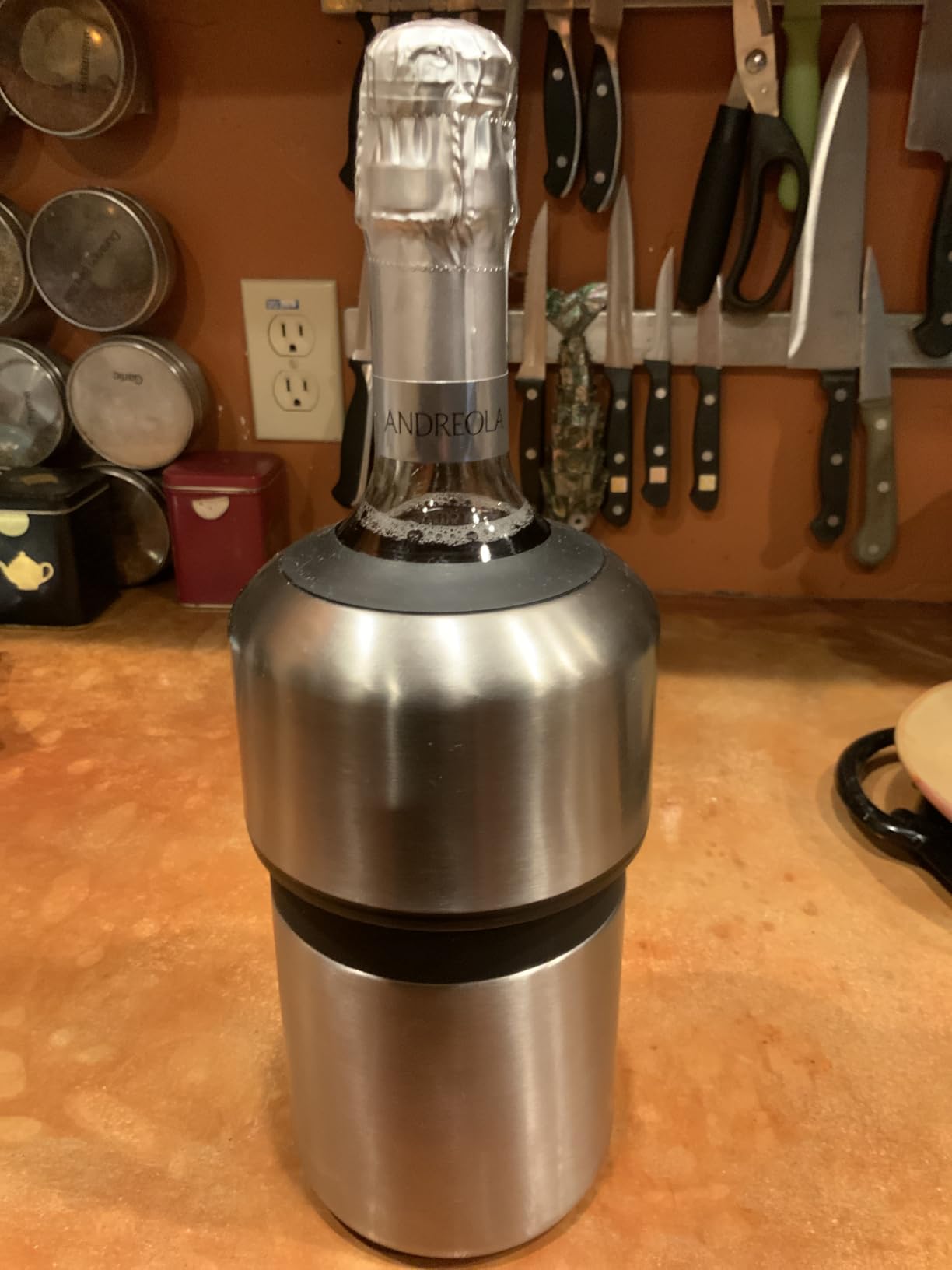 Huski Wine Chiller | Award Winning Iceless Design | Keeps Wine Cold up to 6 Hours | Wine Accessory | Next Generation Ice Bucket | Fits Some Champagne Bottles | Perfect Gift for Wine Lovers (Champagne) customer photo 2