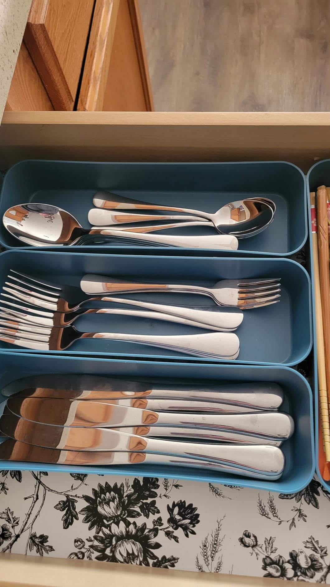 Silverware Set for 8, 40 Piece Stainless Steel Flatware Utensil Cutlery Set | Heavy Duty Steak Knife Fork and Spoon, Dishwasher Safe, Gift Package for Wedding Housewarming customer photo 1