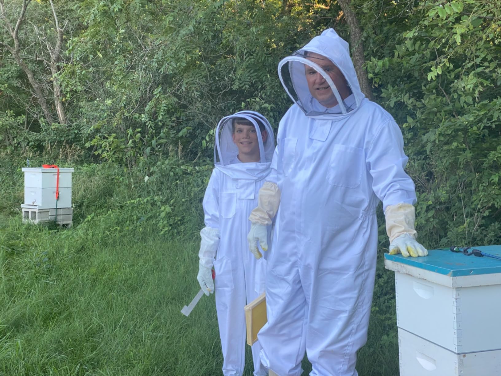 LONGADS Bee Suit for Men, Full Body Beekeeper Suit with Gloves and Veil XXL customer photo 1