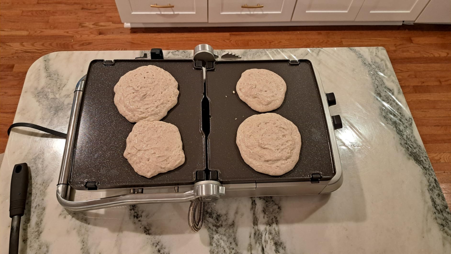Breville BGR700BSS Sear and Press Grill, Brushed Stainless Steel | Lock in juices and deliver steakhouse-style grill marks on burgers, steaks and more with high-heat sear plates customer photo 2