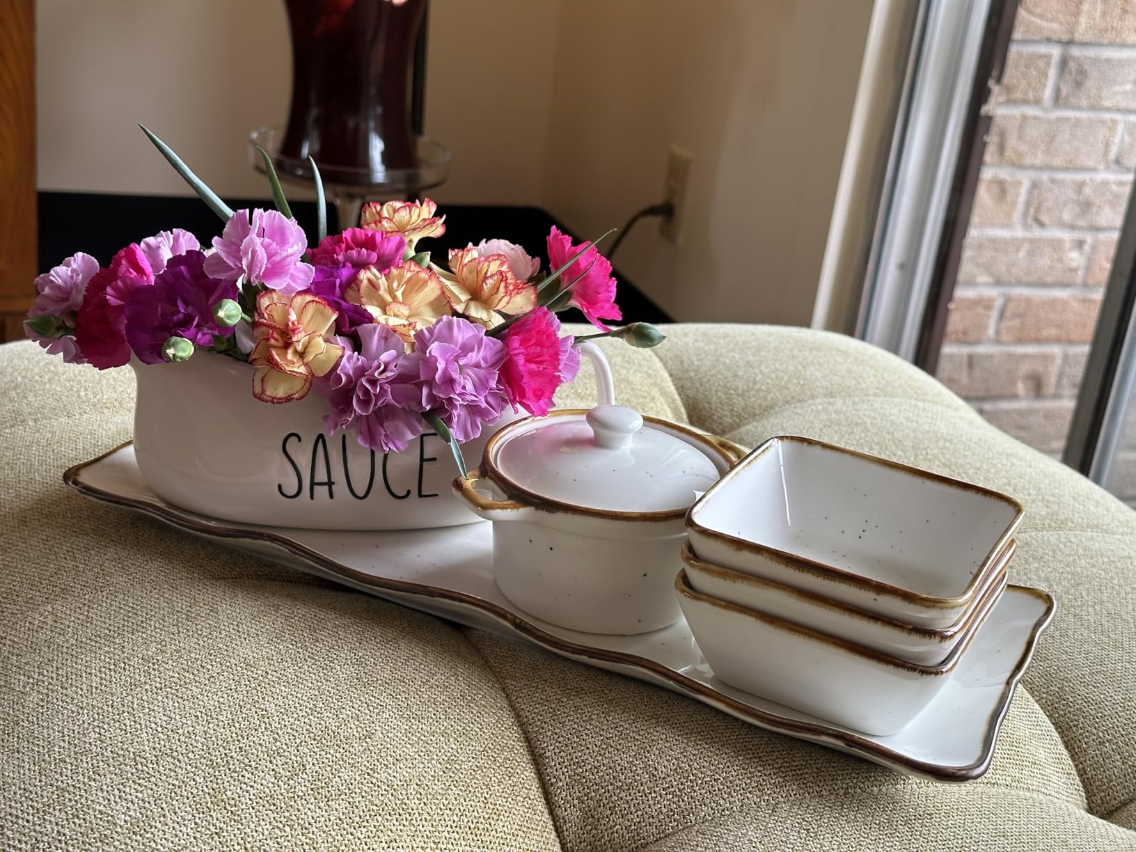 LE TAUCI 17oz Gravy Boat with Saucer Stand, Set of 2, Ceramic Sauce Boat with Tray for Salad Dressings, Creamer, Broth, Black Pepper, White customer photo 1