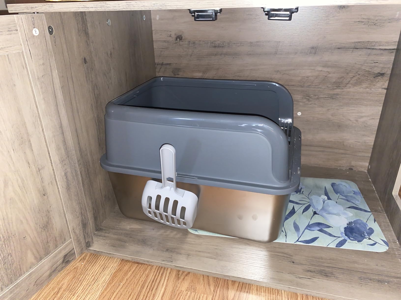 Feandrea Cat Litter Box Enclosure, Litter Box Furniture Hidden with Removable Divider, Indoor Cat House, End Table, 31.5 x 20.9 x 19.7 Inches, Rustic Brown UPCL002X01 customer photo 2