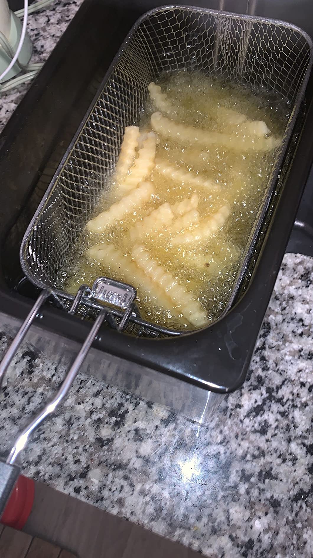 Hamilton Beach Professional Style Electric Deep Fryer With Basket | 12 Cup Oil Capacity | 1500 Watts | Lid | Easy Detach Magnetic Cord | Stainless Steel | 35032 customer photo 1