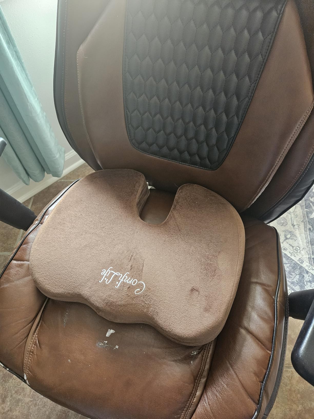 ComfiLife Doctor Recommended Seat Cushion - Premium Gel & Memory Foam Office Chair, Car Seat, Lifting Cushion - Chair Cushions for Back & Sciatica Relief - Seat Cushions for Office & Desk (Black) customer photo 2