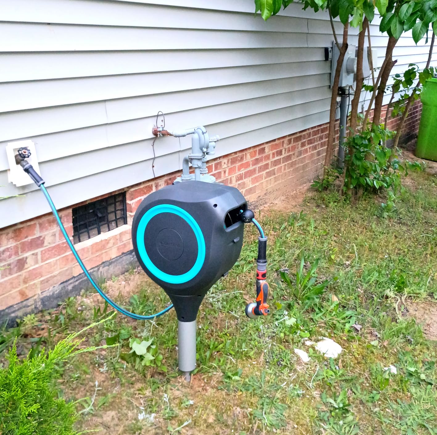 GARDENA Automatic Retractable Garden Hose Reel - 50 Feet - 360 Degree Swivel with Metal Spike Base customer photo 2