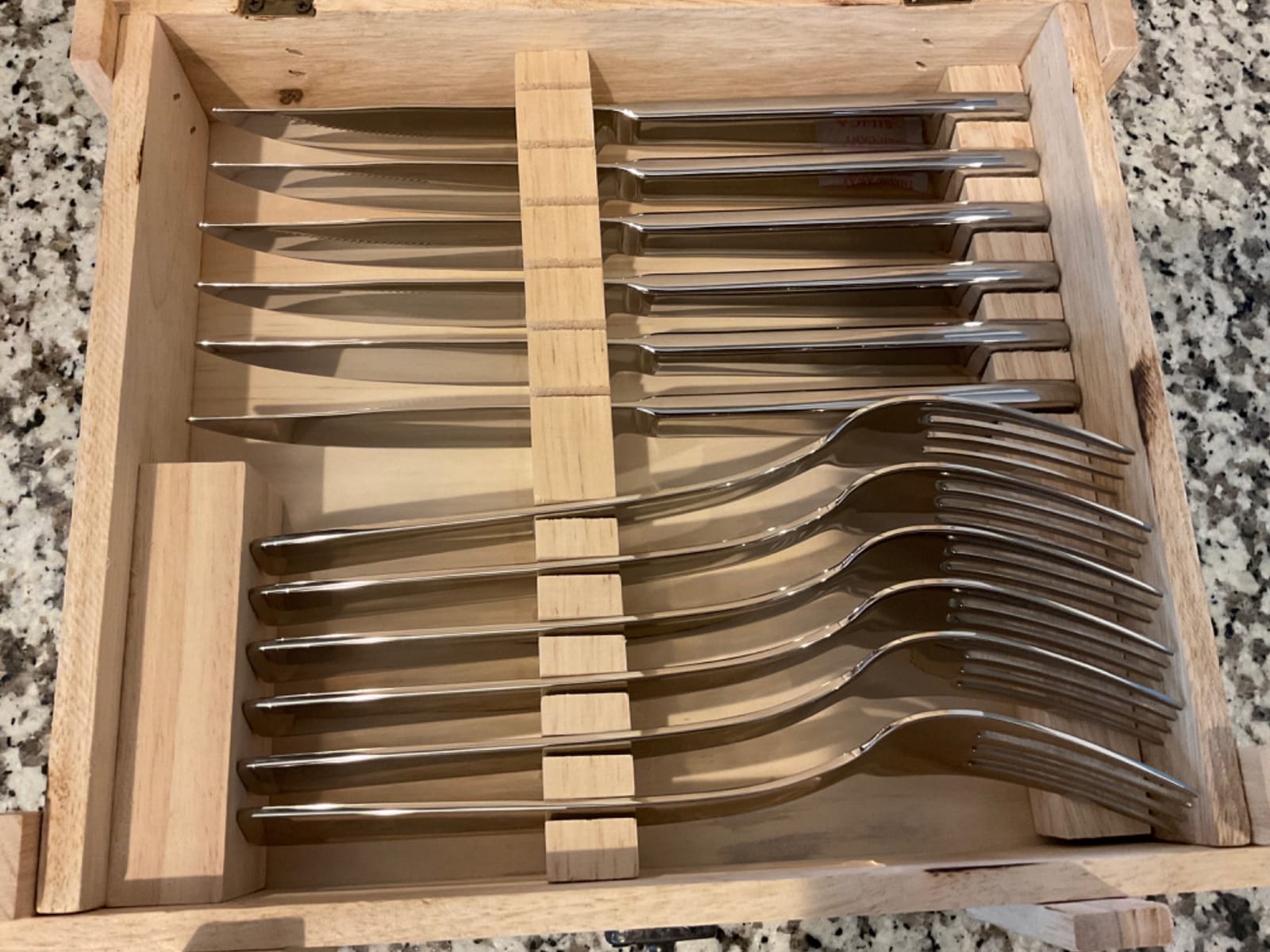 ZWILLING Steak Dinner 12-Piece Set includes forks and steak knives, Gift Set with Presentation Box customer photo 2