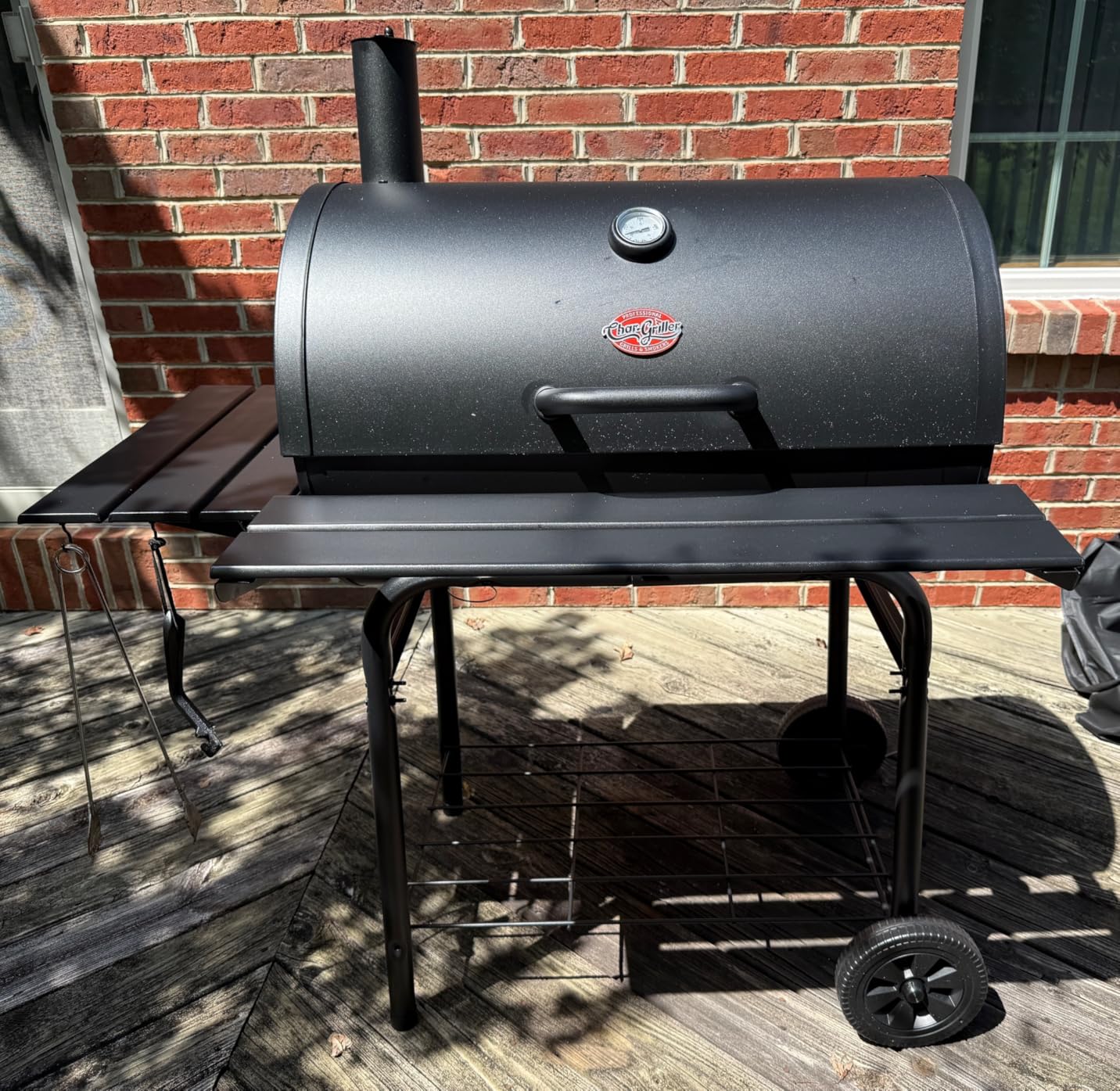 Char-Griller Pro Deluxe Charcoal Barrel Grill with EasyDump Ash Pan, 850 Square Inches, Model E2827 customer photo 1