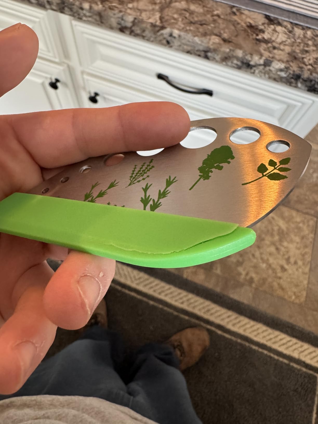 Herb Stripper, Jiaedge Green 9 holes Stainless Steel Kitchen Herbs Leaf Stripping Tool, Metal Herb Peeler for Kale, Collard Greens, Thyme, Basil, Rosemary Stripper customer photo 1