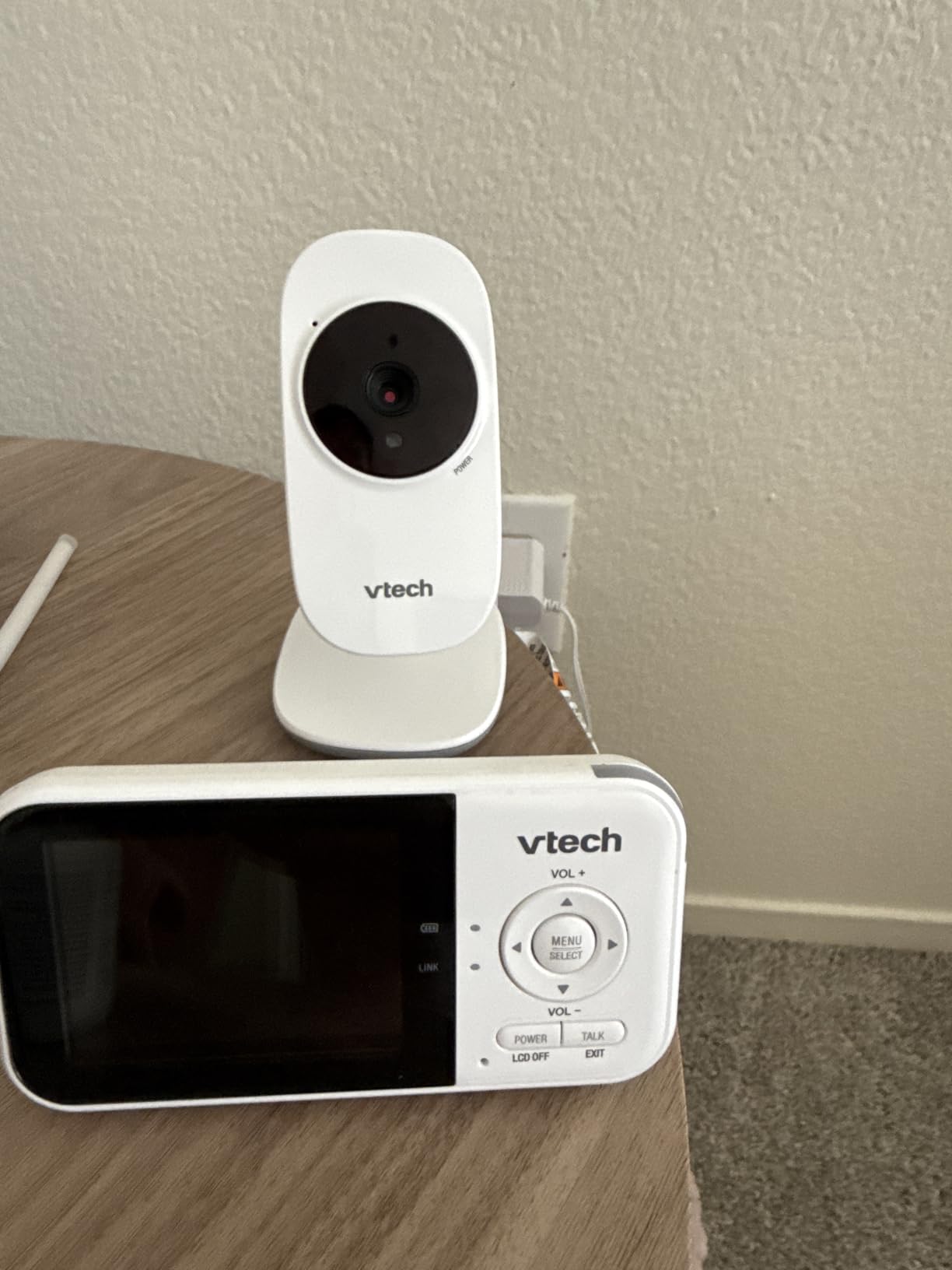 VTech Baby Monitor No WiFi - 19Hr Video Battery, 1000ft Range, Night Vision, Two-Way Talk, Temperature Sensor, Sound-Activated Screen, Lullabies | VM819 customer photo 2