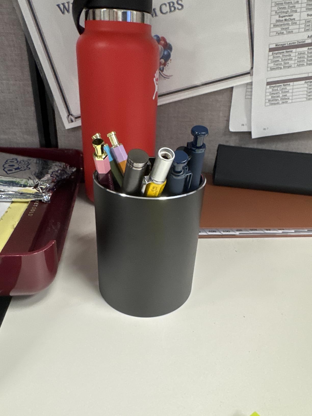Vaydeer Metal Pen Holder Aluminum Pencil Holder for desk, Round Desktop Organizer and Black Pencil Cup for Office, School, Home and Stationary Supplies (3.15 x 3.15 x 3.94 Inches) customer photo 2