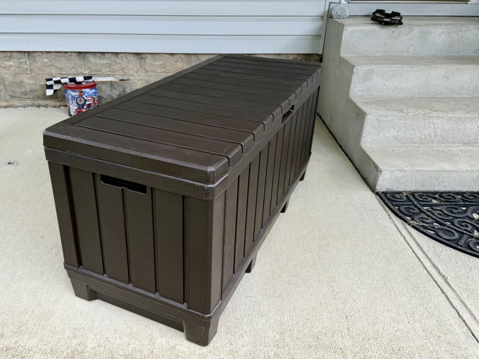 Keter Kentwood 92 Gal Outdoor Storage Box for Patio and Pool Accessories | Brown, Resin, Large, Weatherproof, Lockable, Durable, Easy Assembly, Patio Cushions Storage customer photo 1