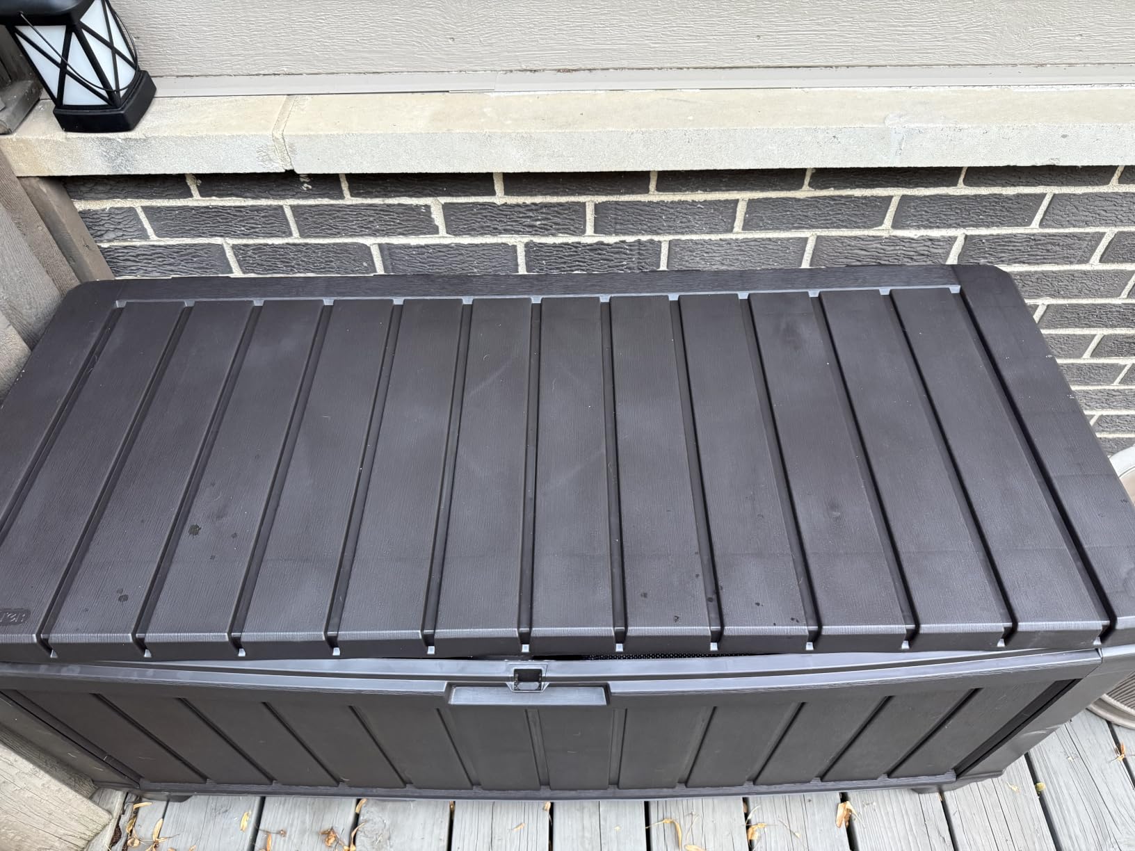 Keter Kentwood 92 Gal Outdoor Storage Box for Patio and Pool Accessories | Brown, Resin, Large, Weatherproof, Lockable, Durable, Easy Assembly, Patio Cushions Storage customer photo 2