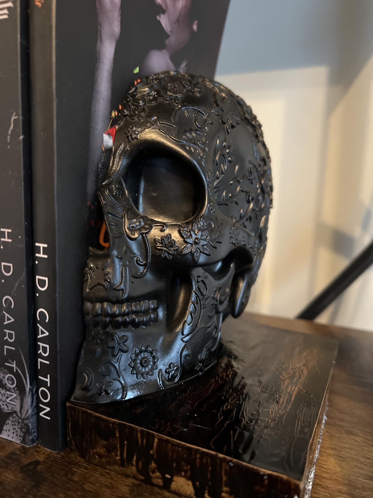 Skull Bookends, Heavy-Duty Gothic Skeleton Book Holder Set | Keeps Heavy Books Secure, Perfect for Bookshelves, Offices & Home Libraries, Gift for Book Lovers & Horror Fans customer photo 2