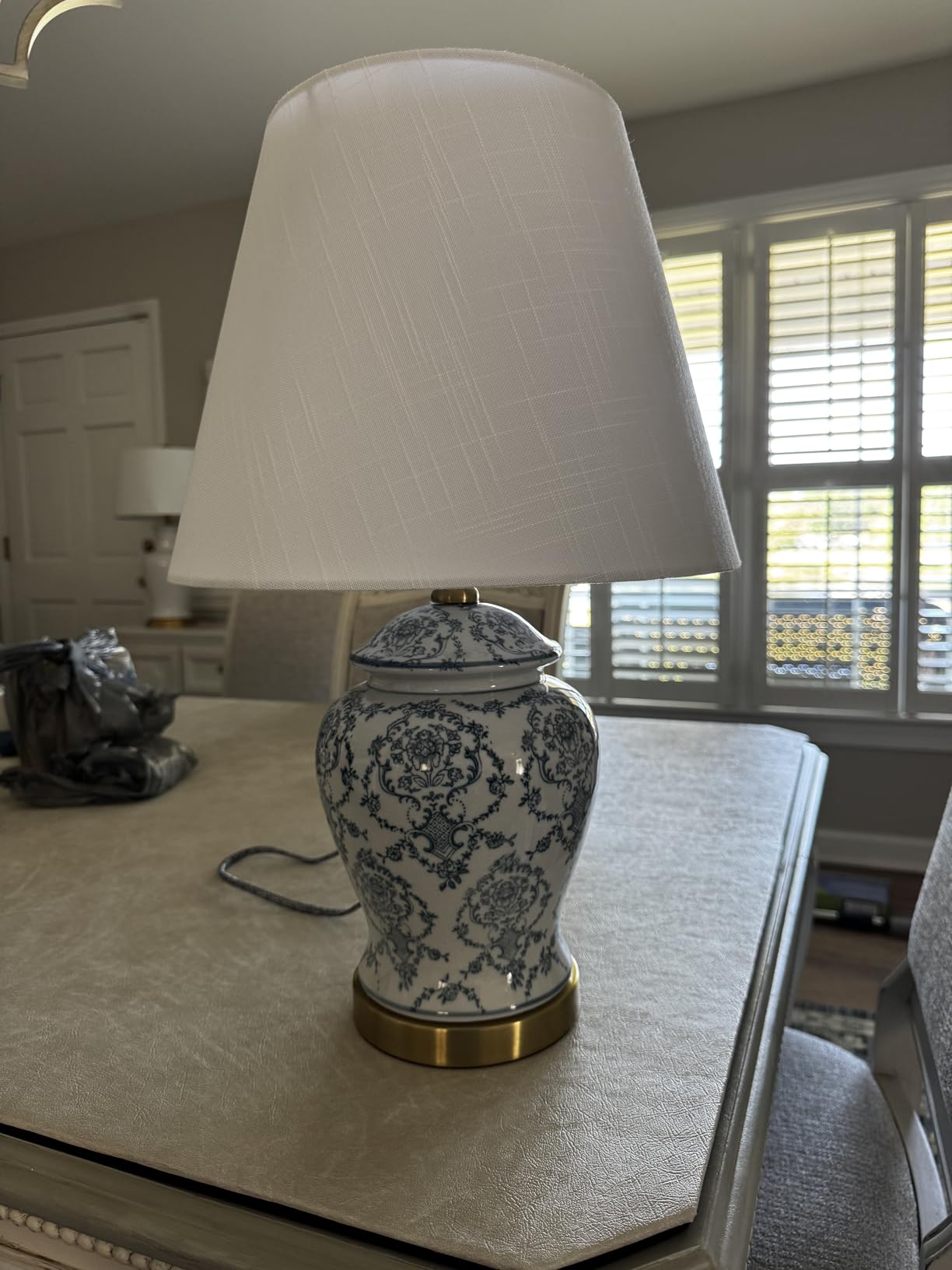 JONATHAN Y Juliana Chinoiserie Ceramic Urn Table Lamp 22.25