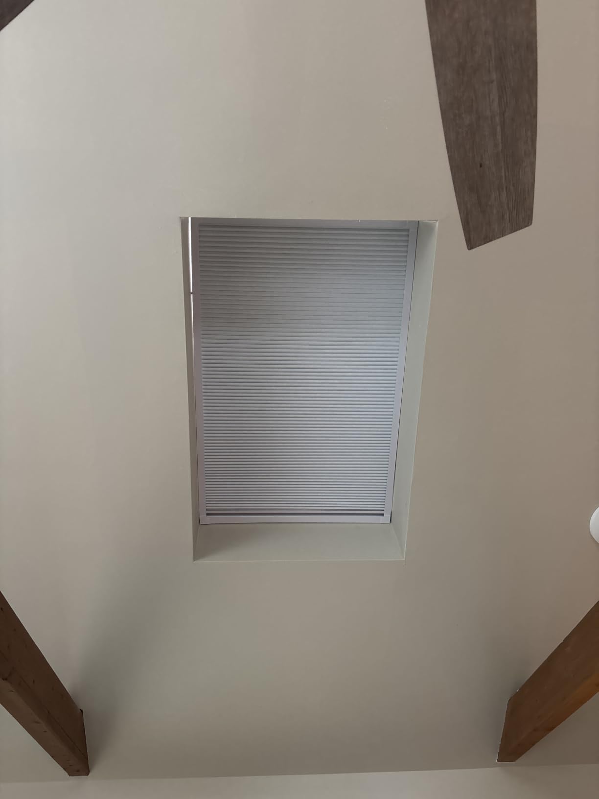 MaKefeile Skylight Shades Blinds SkylightS Cover Blackout Cellular Shades Cordless Skylight Shades for Ceiling Room Darkening Honeycomb Blinds Suitable Skylight an Room Windows, Custom Size White. customer photo 2