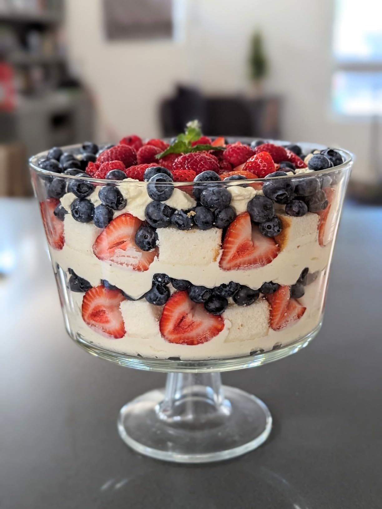 Godinger Trifle Bowl, Fruit Bowl, Italian Made Crystal Glass Footed Trifle Bowls, Dessert Display Cake Stand - Made in Italy customer photo 1