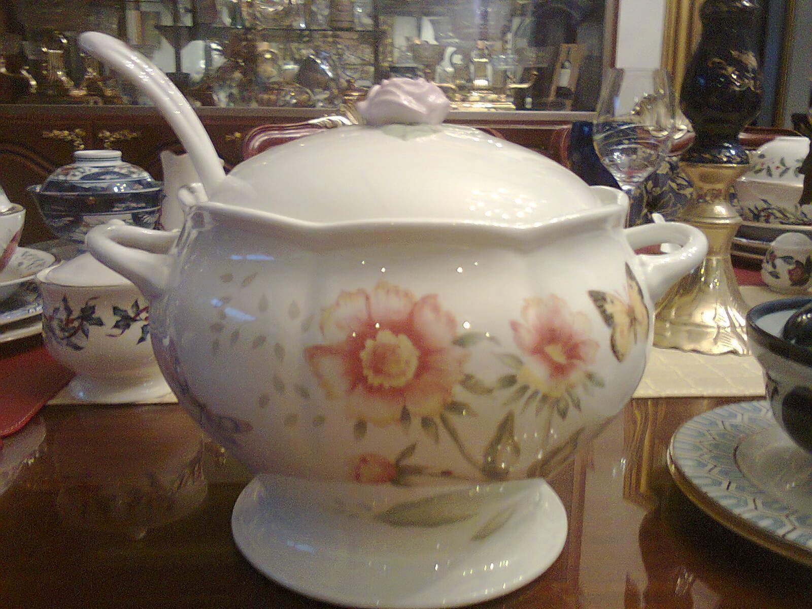 Lenox Butterfly Meadow Porcelain Soup Tureen and Ladle Set, dishwasher safe, microwave safe, 3.7 quart capacity, floral entertaining, gift for women, serving dishes customer photo 1