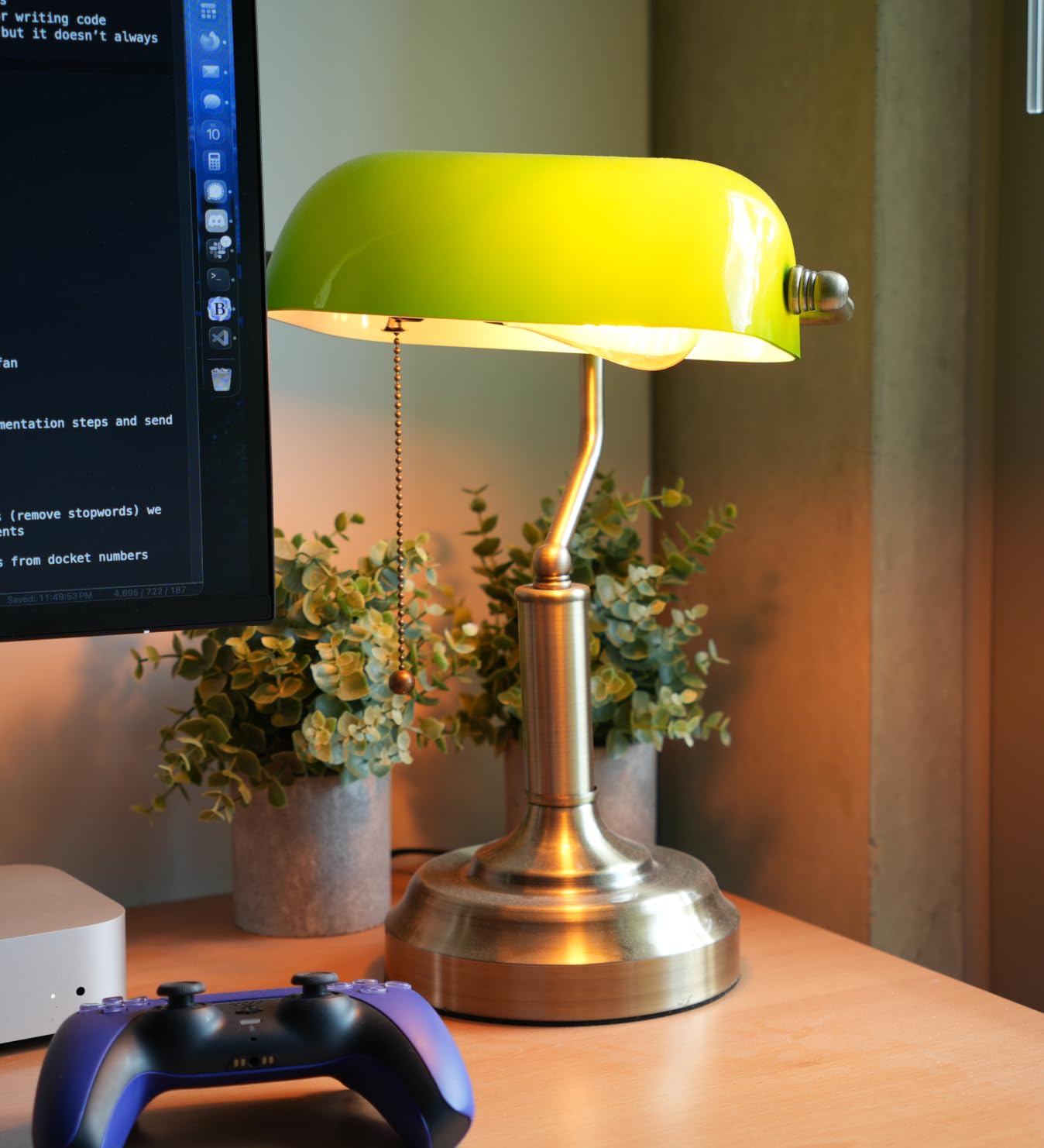 TORCHSTAR Green Glass Bankers Desk Lamp with Pull Chain, E26 Base | Brass Finish Base, Antique Traditional Library Lamp for Office Study Room, Bulbs not Included customer photo 2