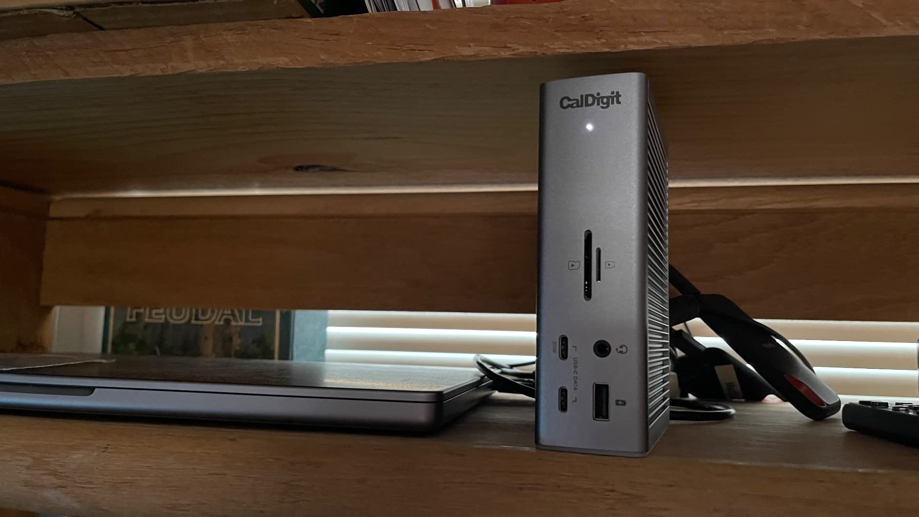 CalDigit TS4 18 Port Thunderbolt 4 Dock, 98W Charging, 3X TBT4 (40Gb/s), 3X USB-C + 5X USB-A (10Gb/s), 2.5GbE LAN, 8K@30Hz or 2X 6K@60Hz Displays, Mac/Windows/Chrome, Space Gray, 0.8m Certified Cable customer photo 2