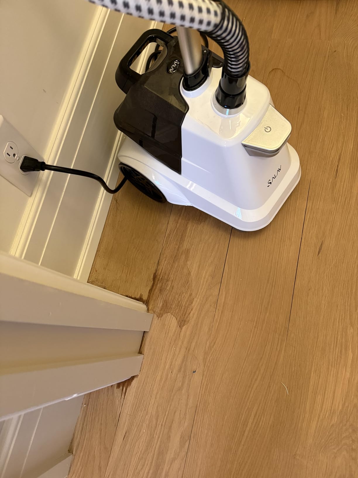 SALAV Heavy Duty Commercial Full-Size Garment Steamer with Foot Pedals and Extra Large 3L (101.5 oz) Water Tank, 1800 watts of Powerful Steam (Navy) customer photo 2