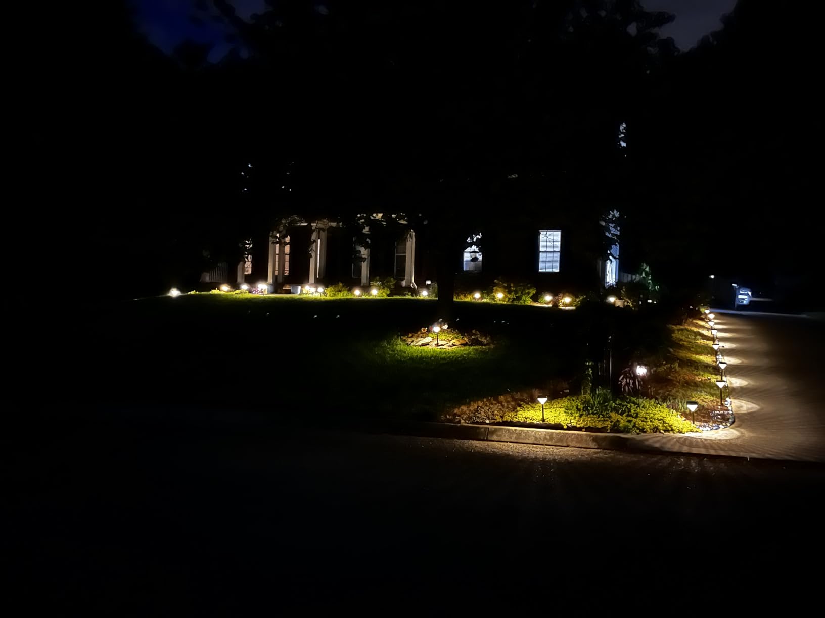 Linkind Solar Lights Outdoor 8 Pack, Solar Pathway Lights Warm White | Landscape Path Lights, IP65 Waterproof Solar Lights for Walkway Yard Garden Driveway customer photo 1