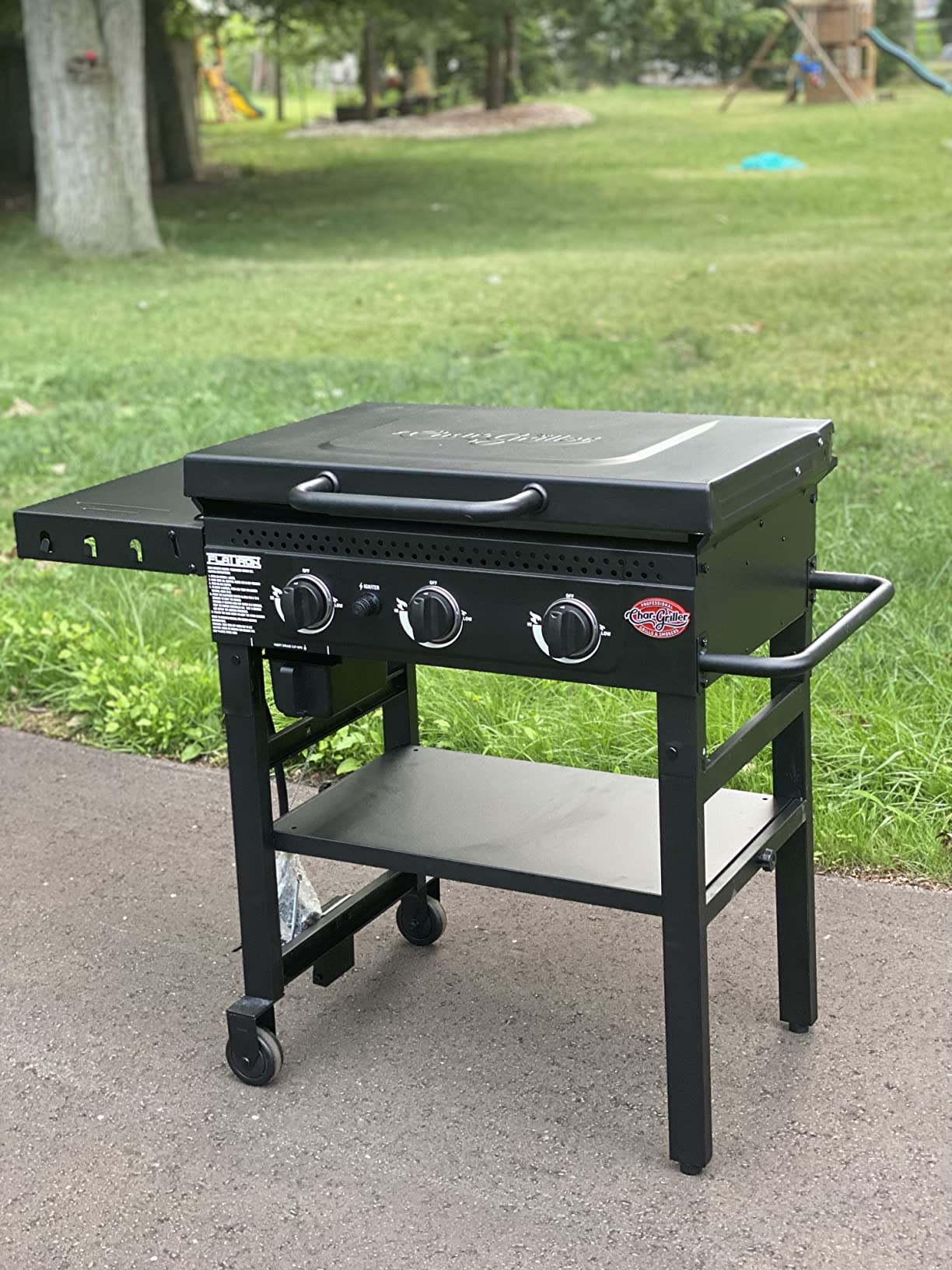 Char-Griller Flat Iron 3-Burner Propane Gas Flat-Top Griddle with Steel Griddle Top, Hinged Lid and Wind Guards customer photo 1