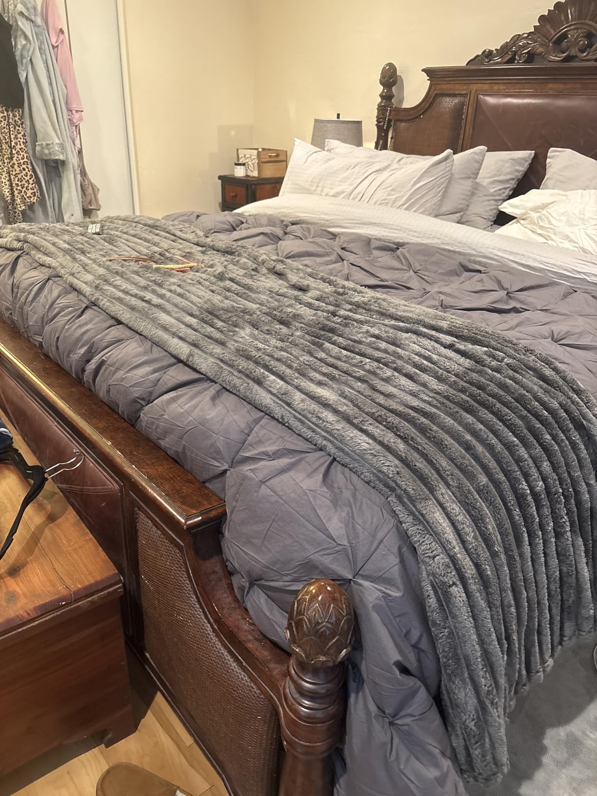 HOMBYS 120x128 Oversized King Feather and Down Comforter, Grey Pinch Pleat Thick Duvet Insert with 100% Cotton Cover, Oversized Extra Large Fluffy Palatial King Comforter for All Season customer photo 2