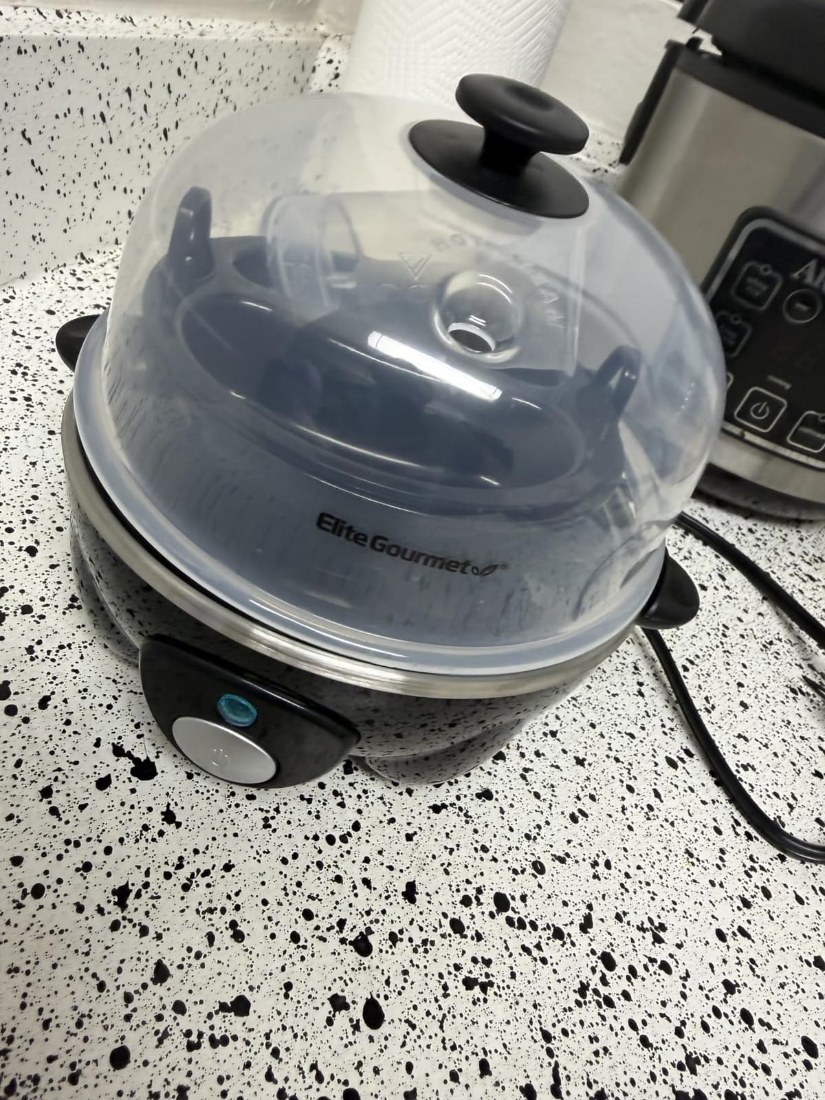 Elite Gourmet 7-Egg Rapid Egg Cooker, Poacher/Omelet Maker, Auto Shut-Off | Soft, Medium & Hard Boiled, Alarm, EGC-007B# customer photo 1