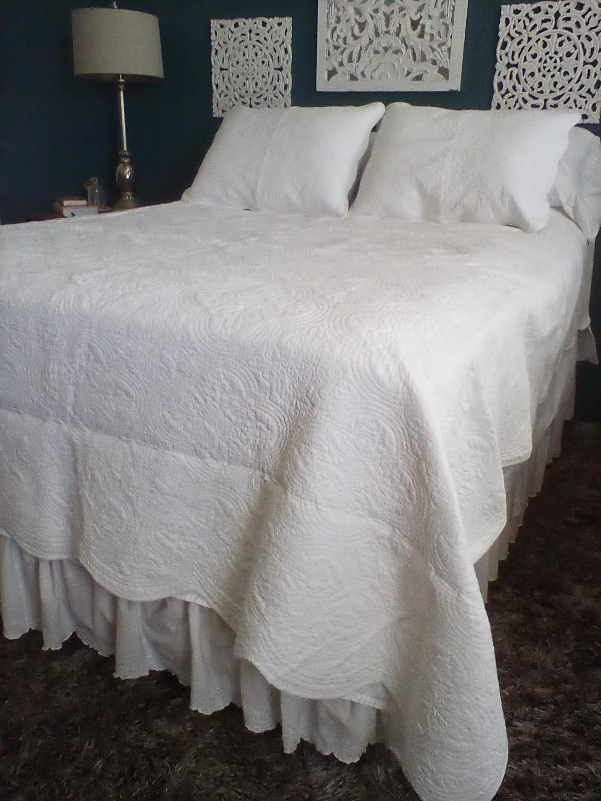Cozy Line Home Fashions 100% Cotton Victorian Medallion Solid White Matelasse Embossed Bedding Quilt Set, Reversible Lightweight Bedspread, Coverlet for All Season (Blantyre - White, Queen - 3 piece) customer photo 1