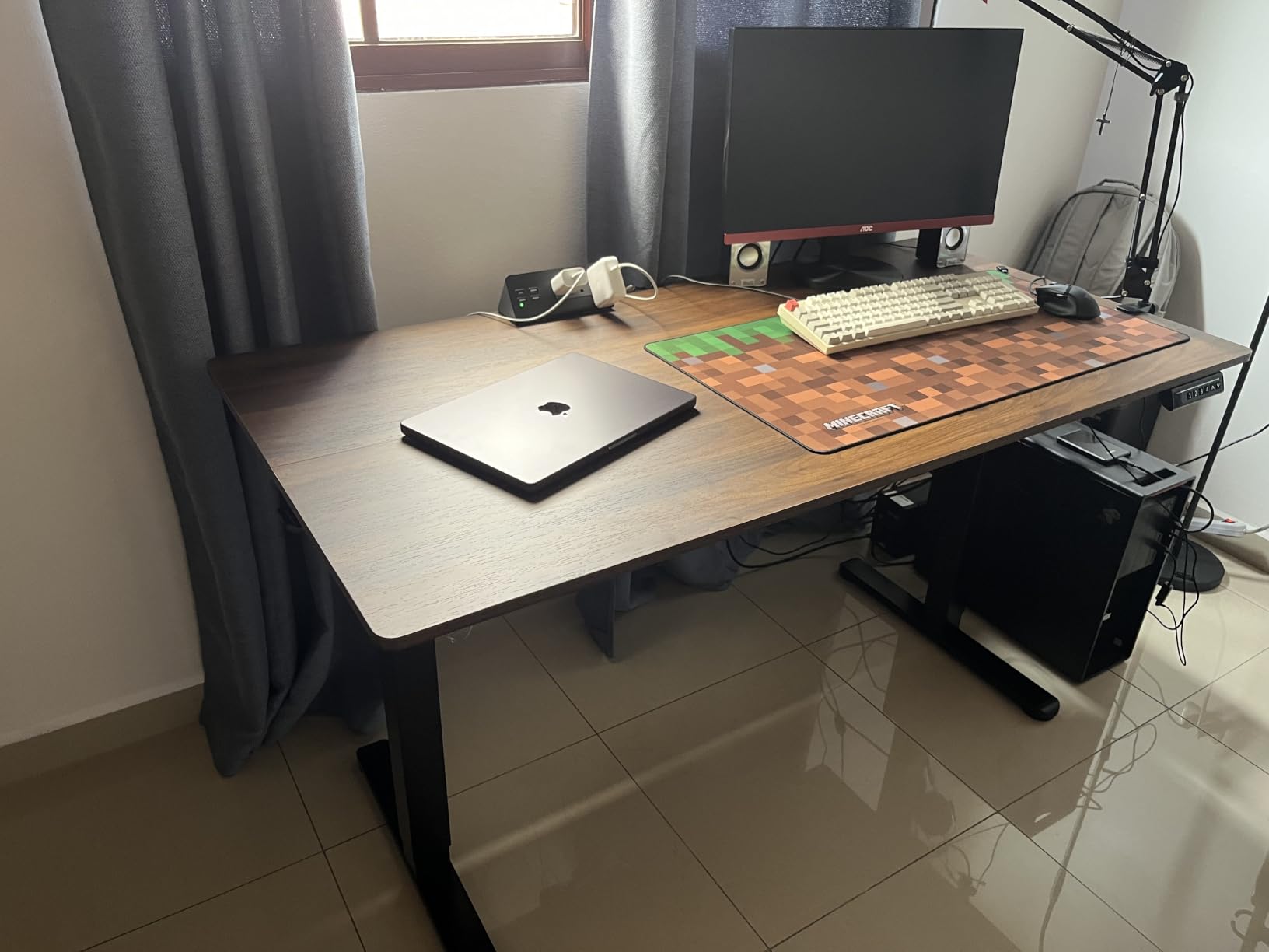 ErGear 48 X 24 Inch Height Adjustable Electric Standing Desk, Black | Smooth Height Adjustment, 4 Memory Presets, One-Touch Control, Stable Steel Frame, 176 lbs Capacity, Easy Assembly customer photo 1