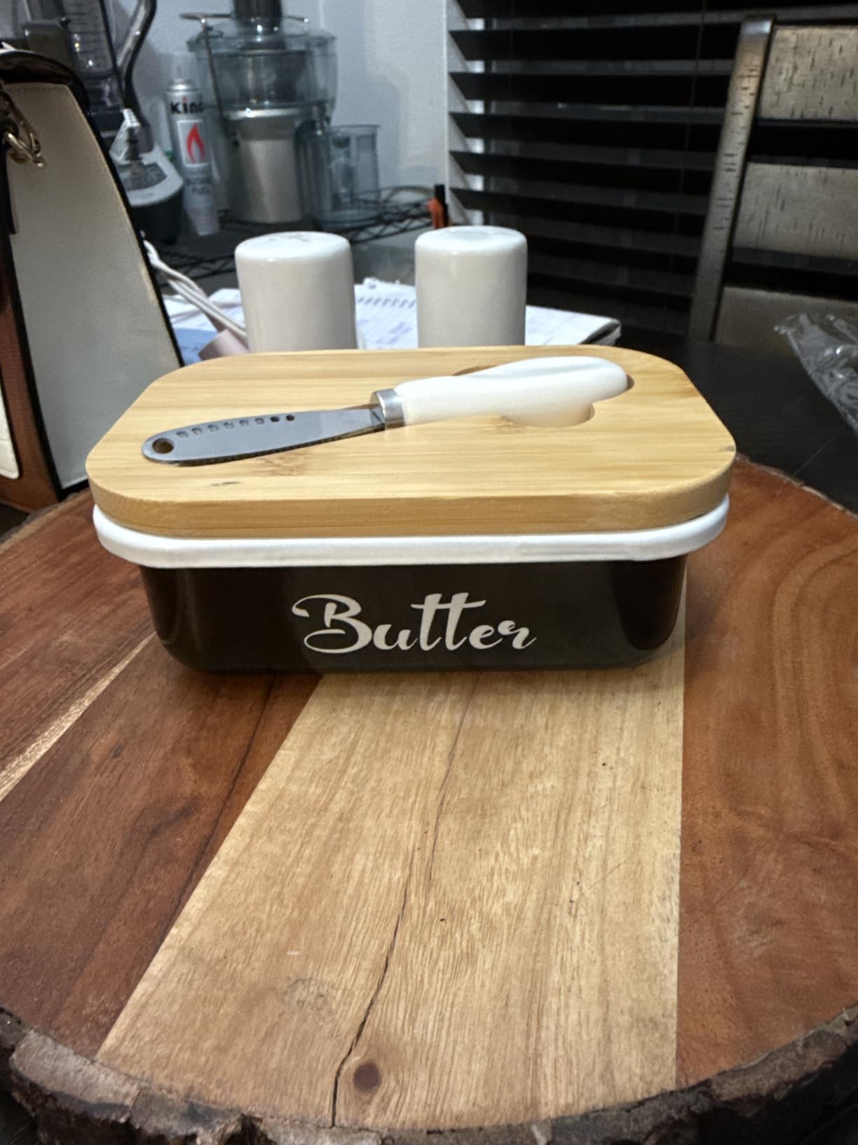 AISBUGUR Metal Butter Dish with Lid & Silicone Seal for Countertop White | With Knife, Suitable Capacity, Great Sealing, Home Decor Kitchen Gift Housewarming Gift customer photo 1