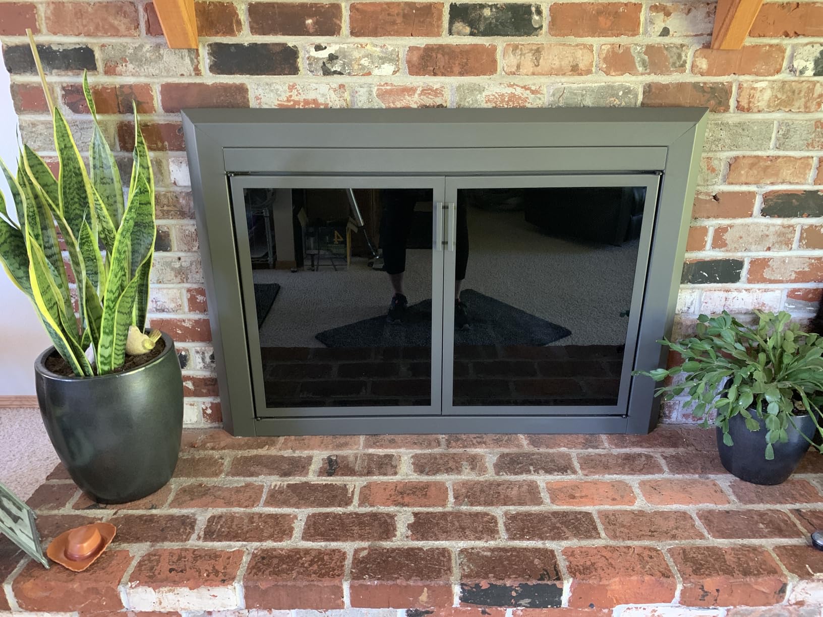 UniFlame Logan, Cabinet-Style Fireplace Doors, Black, Large (Smoke Tempered Glass) customer photo 2