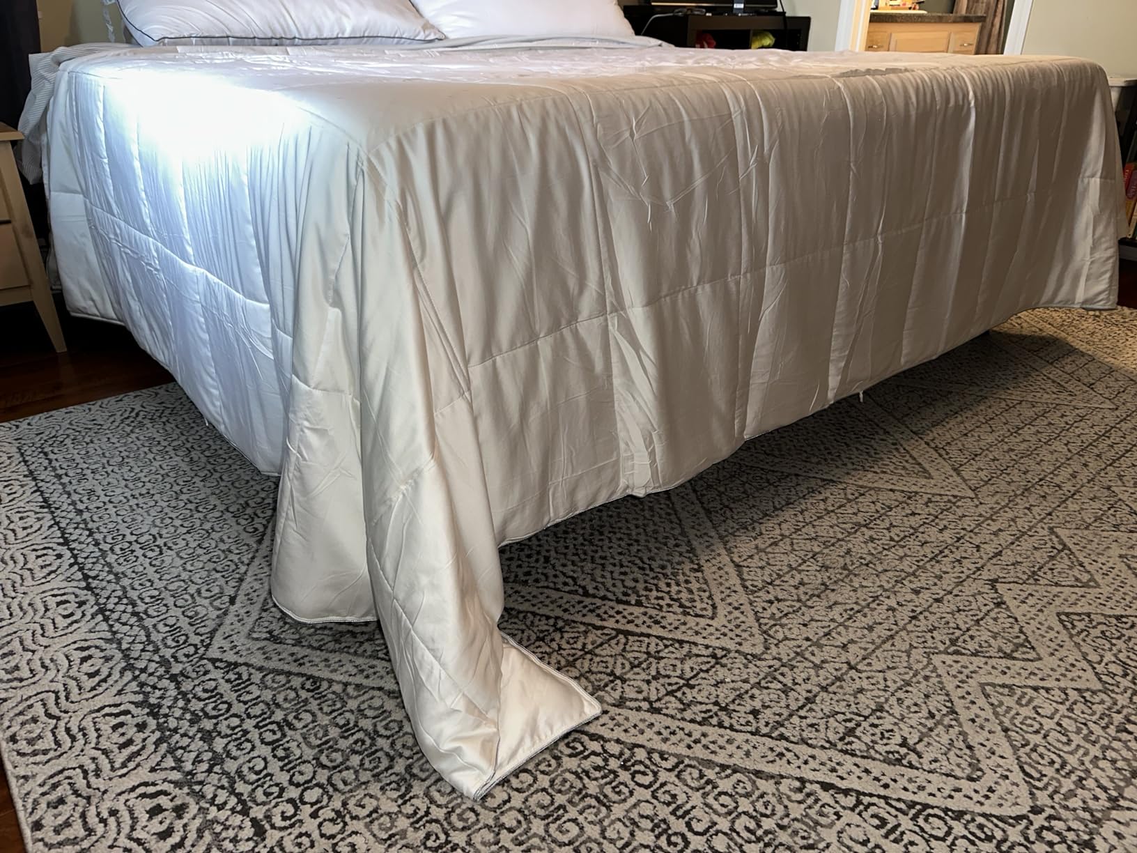 NEXHOME PRO Cooling Lightweight Comforter Queen, Organic Viscose from Bamboo Duvet Insert, Summer Bedding Blanket Cool for Hot Sleepers, 8 Corner Tabs Dark Grey (90