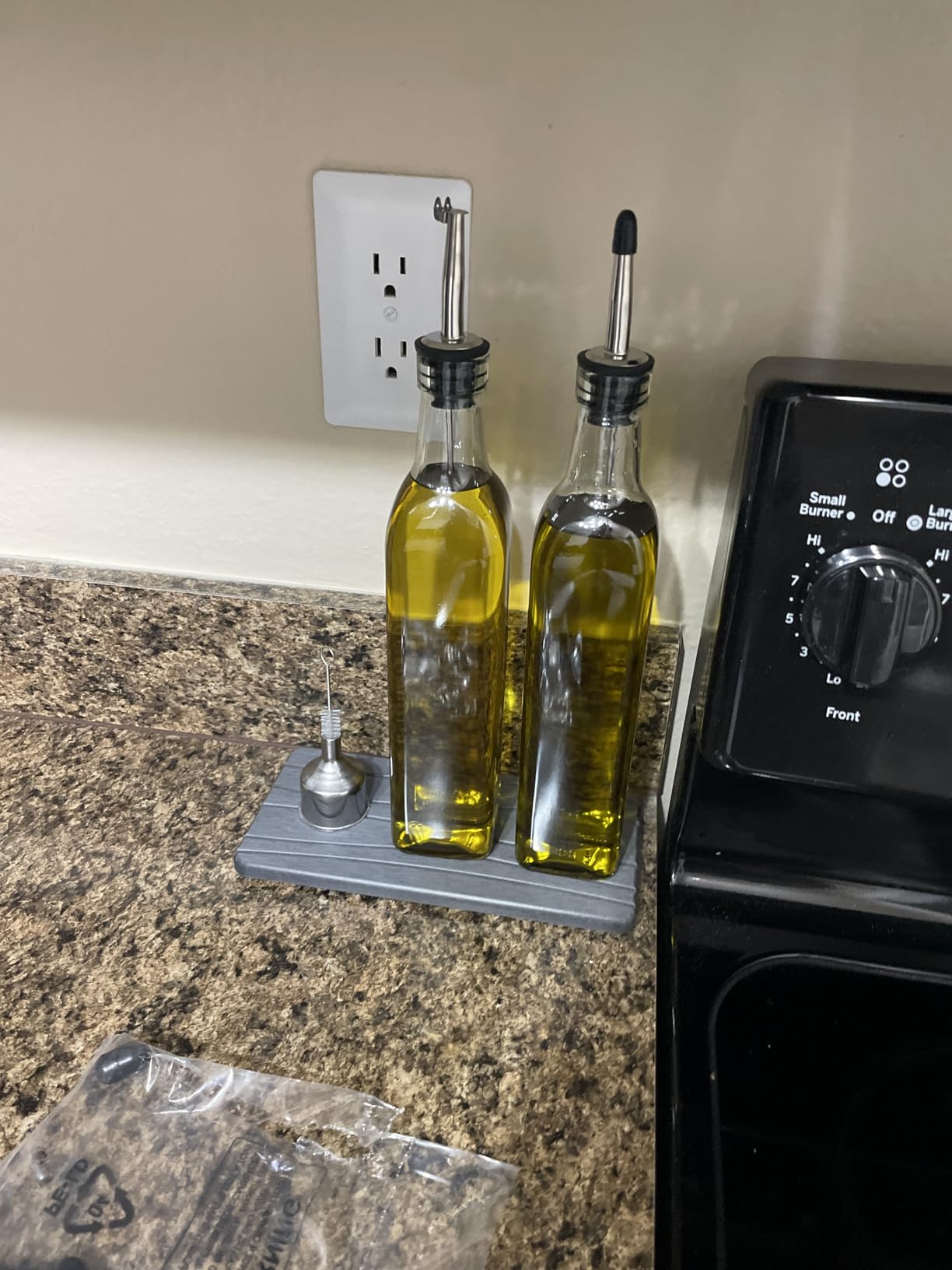 Leaflai Olive Oil Dispenser Bottle, 2 Pcs Glass Olive Oil Dispenser and Vinegar Dispenser Set with 2 Stainless Steel Pourers, 4 Labels, 1 Brush and 1 Funnel Oil Bottles for Kitchen (500ml) customer photo 1