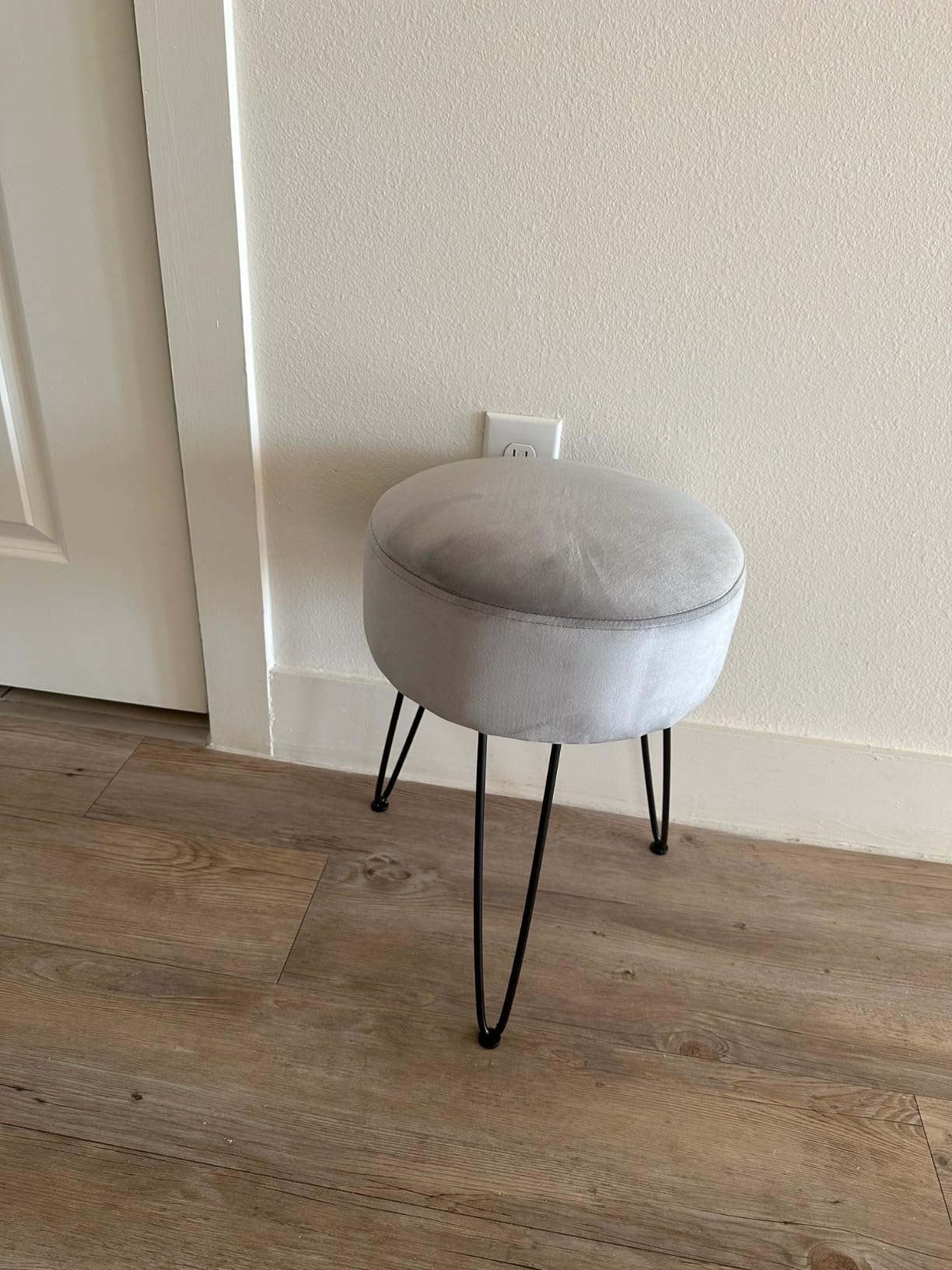 LUE BONA Vanity Stool, White Vanity Stools for Makeup Room, Round Ottoman Foot Stool, Velvet Footrest Vanity Chair for Bathroom Vanity, Bedroom, Living Room, Entryway, Offices customer photo 1