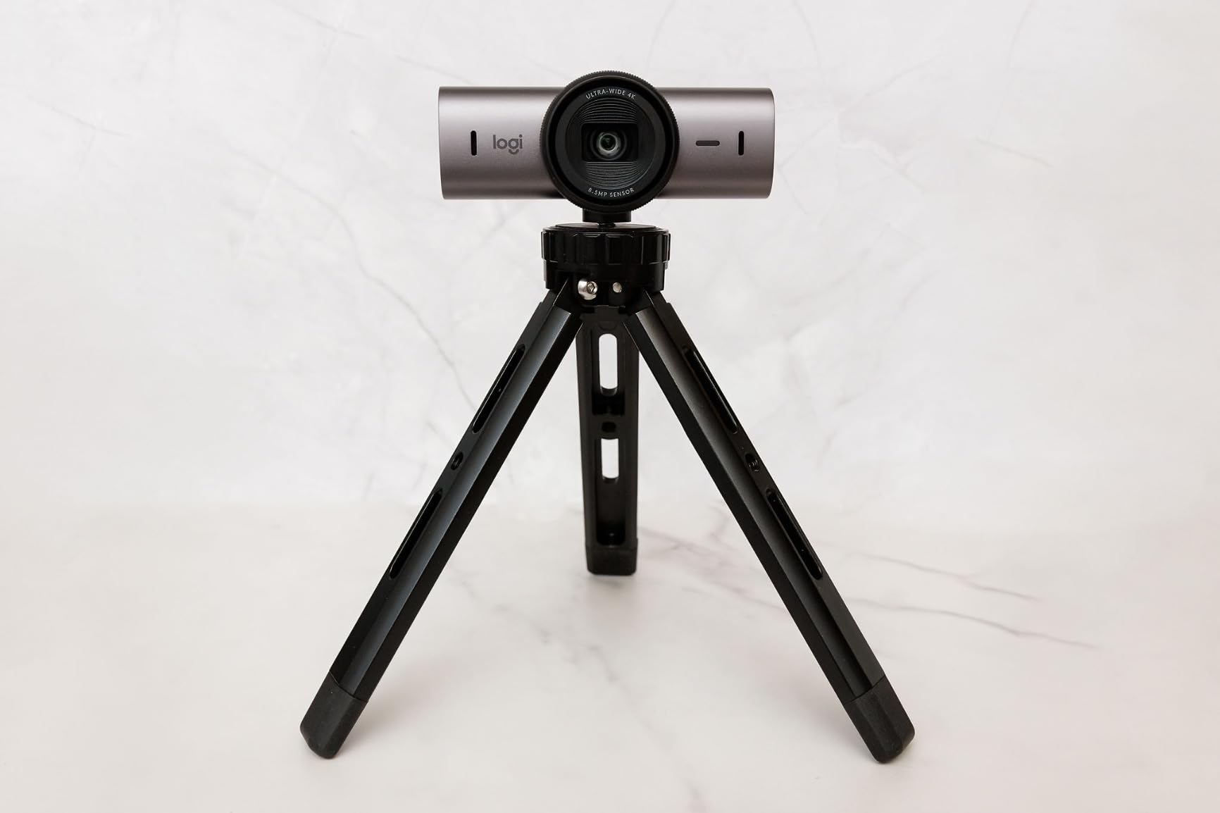 Logitech MX Brio Ultra HD 4K Webcam Collaboration and Streaming - Graphite | Ideal for collaboration and streaming, Show Mode, works with Microsoft Teams, Zoom, Google Meet, Nintendo Switch 2 customer photo 1