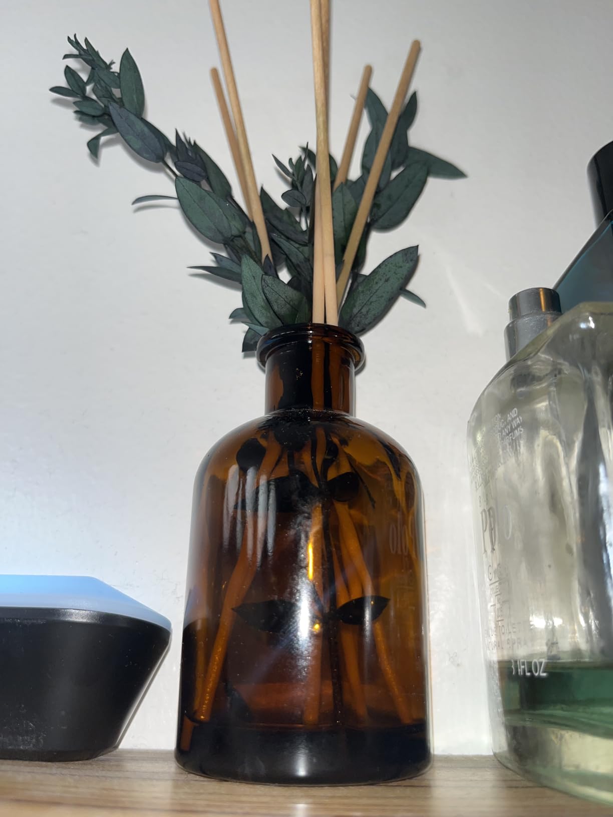 WEALD TRIBE Flower Reed Diffuser Set Eucalyptus & Lavender Scent for Room Bathroom Accessories Shelf Decor & Air Fresheners, Sticks Defusers with 4.0 fl oz Essential Oils, Home Fragrance Office Gift customer photo 2
