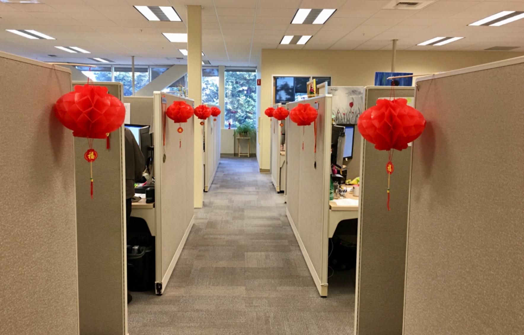 Coopay 40 Pieces 8 Inch Red Chinese Lanterns Festival Lanterns Decorations for Lunar New Year, Spring Festival, Wedding, Restaurant, Party Supplies customer photo 1
