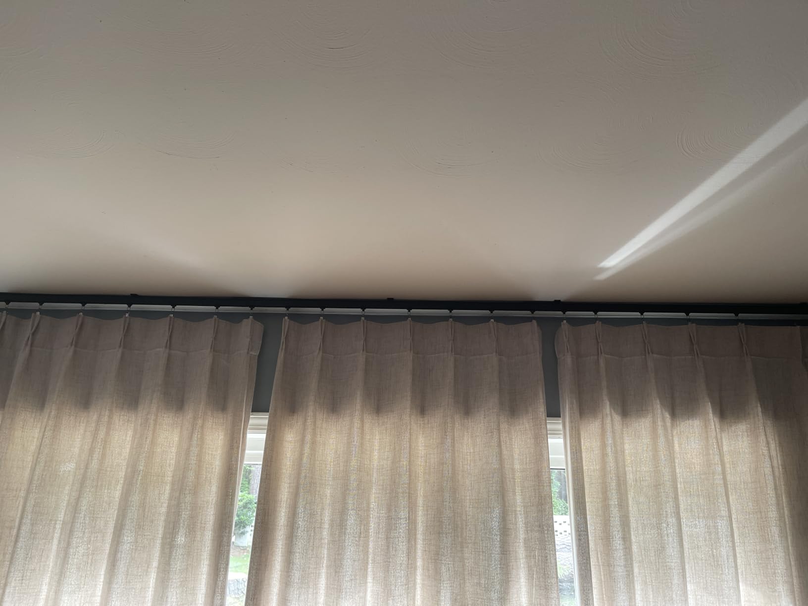 MaKefeile Ceiling Curtain Track, Heavy Duty Curtain Tracks System for Room Divider, Wall Mount Sliding Curtain Rail with Clip and Hooks Set for Living Room, Bedroom, Shower, Outdoor, Black, 6ft-9ft customer photo 1
