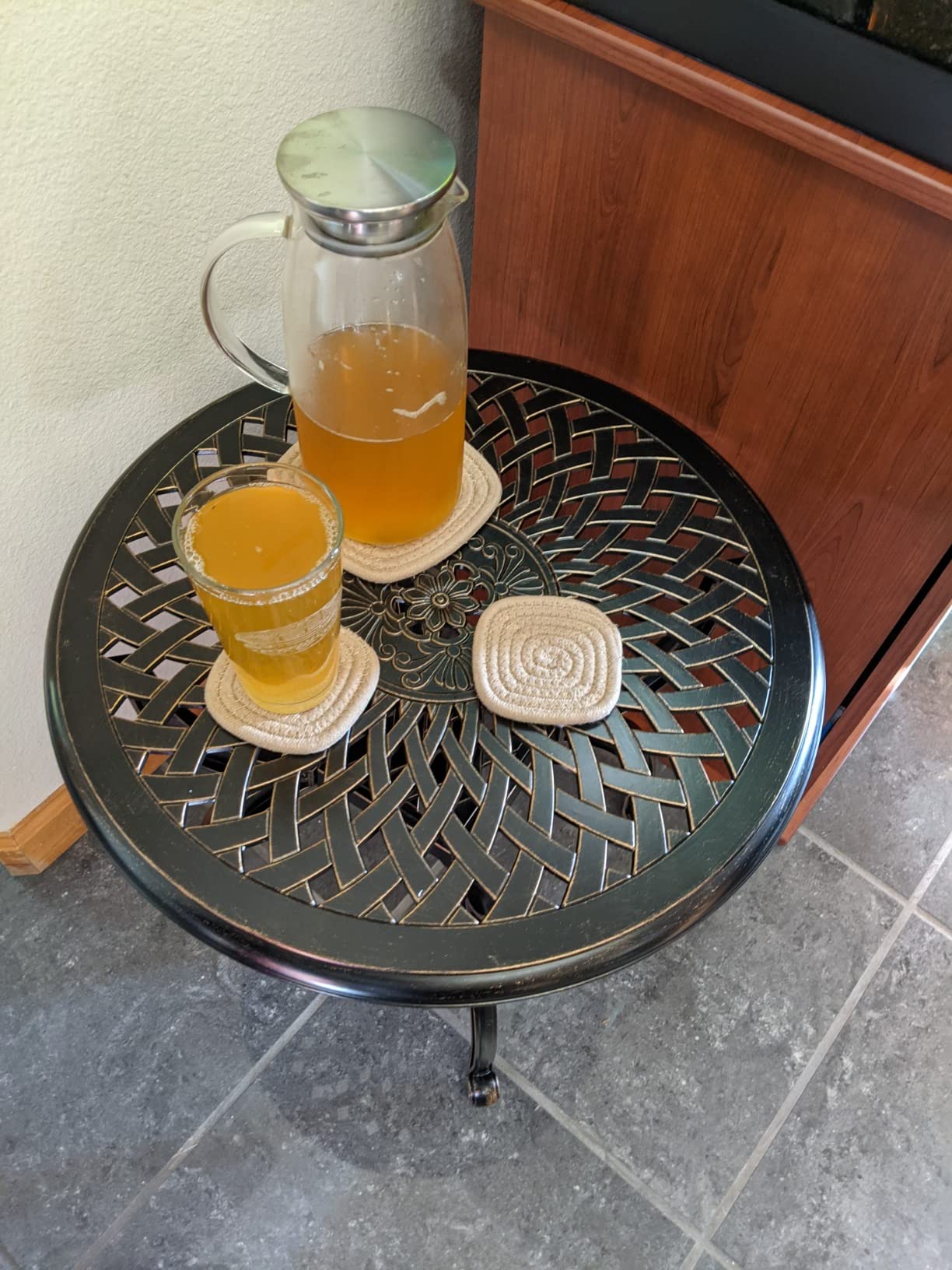 Mandolin Outdoor Patio,Rust -Resistant Cast Aluminum Side Table,Weather Resistant End Table,Coffee Table, Perfect for Patio, Backyard Or Garden. (Aluminum Round, Copper) customer photo 1