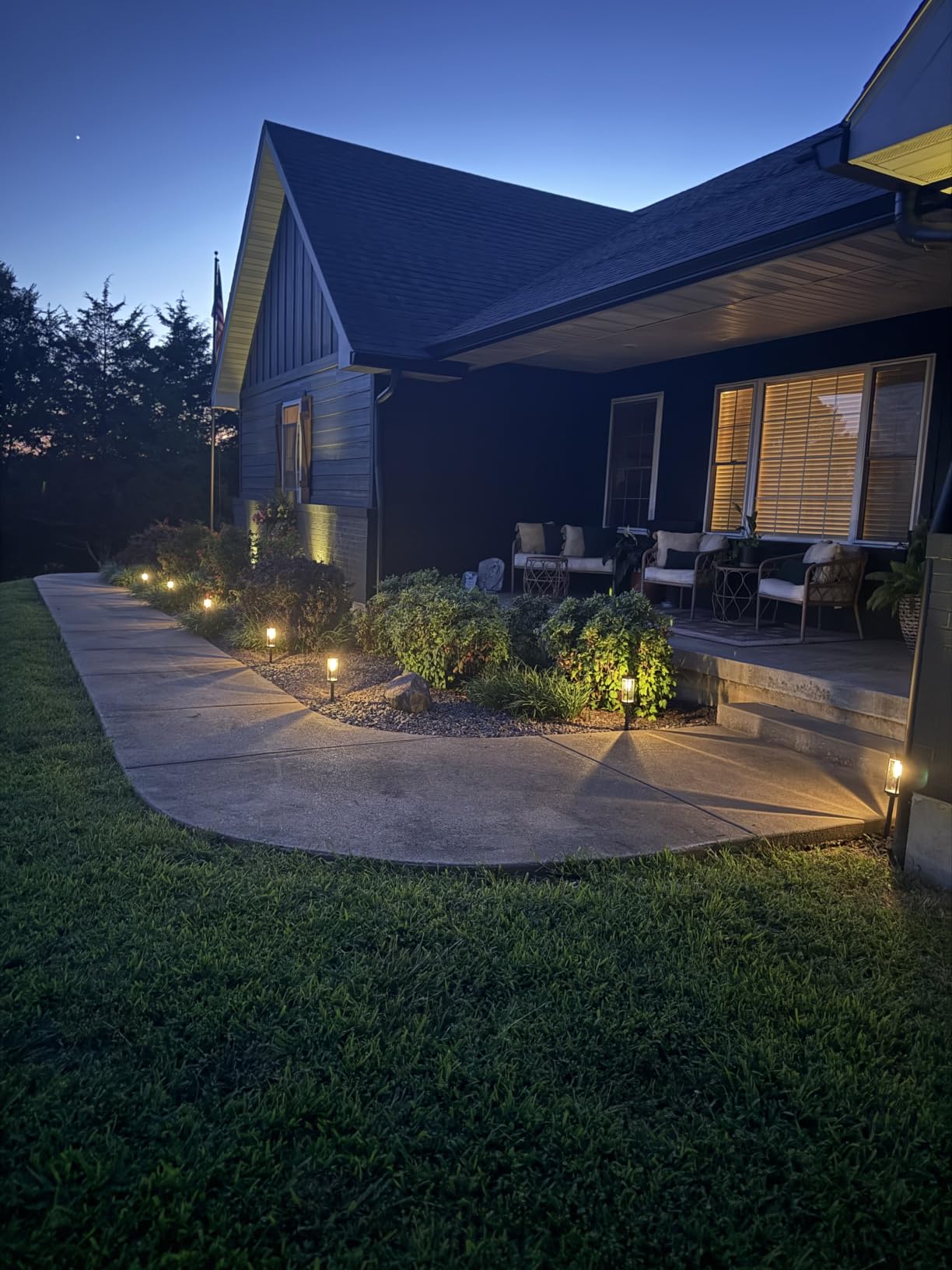 BITPOTT Bright Solar Pathway Lights Outdoor, 8 Pack Solar Powered Garden Lights Waterproof IP65, Auto On/Off Outdoor Light for Lawn Patio Walkway Driveway Decor Landscape Lighting customer photo 2