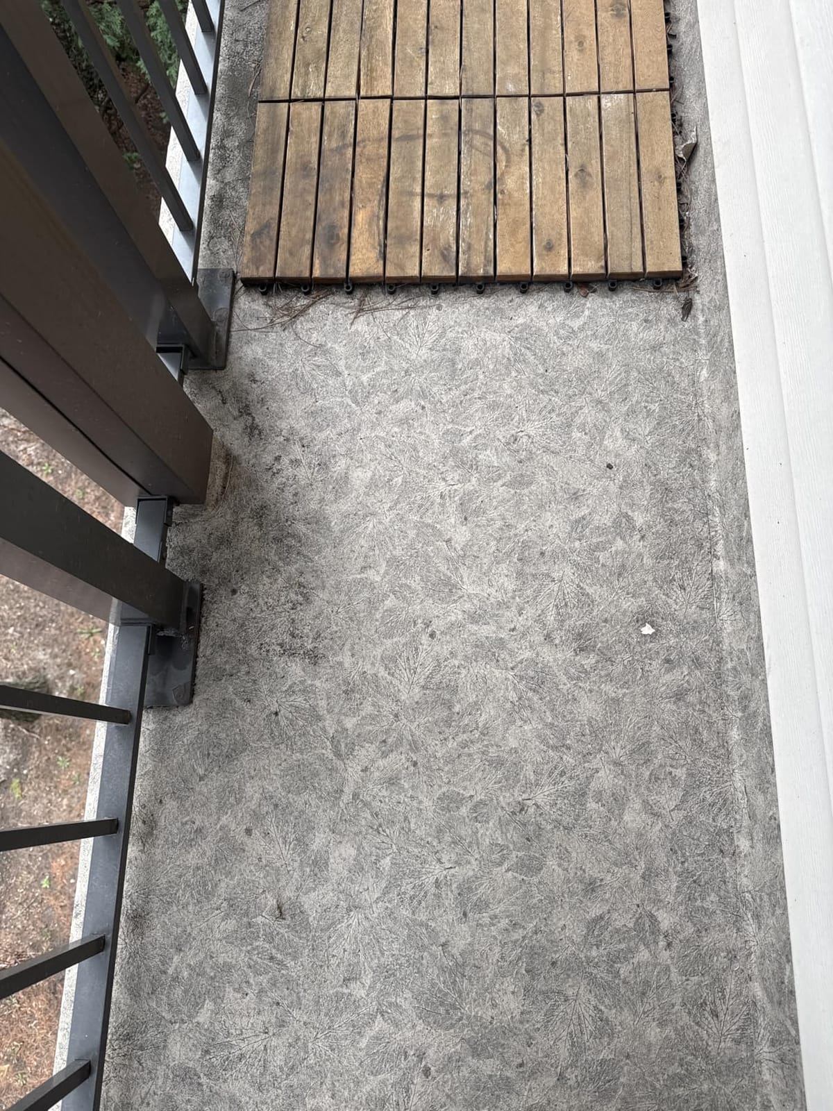 Majestick Goods 24-Pack Long Slat Acacia Wood Interlocking Deck Tiles (12 x 12 x 0.9 Inch, 24 Sq Ft) customer photo 2