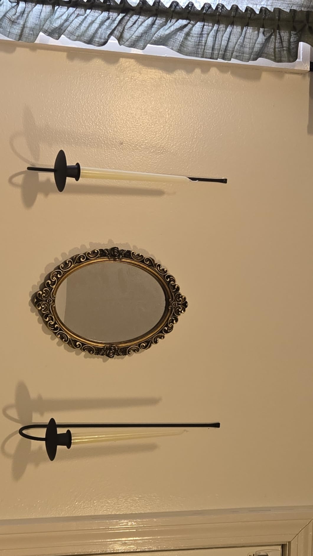 OIGUMR Oval Smallest Wall Mirror Resin Frame Size: 12 x 8.3 inch Mirror Vintage Hanging Mirrors for Bedroom Living-Room Dresser Decor Gold customer photo 1