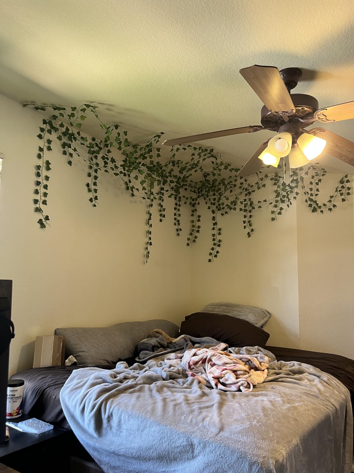 Fake Vines for Room Decor (12 Pack 84 Feet) Aesthetic Artificial Plant Ivy Leaves Hanging Greenery Garlands for Home Bedroom Wall Wedding Party Decor customer photo 1