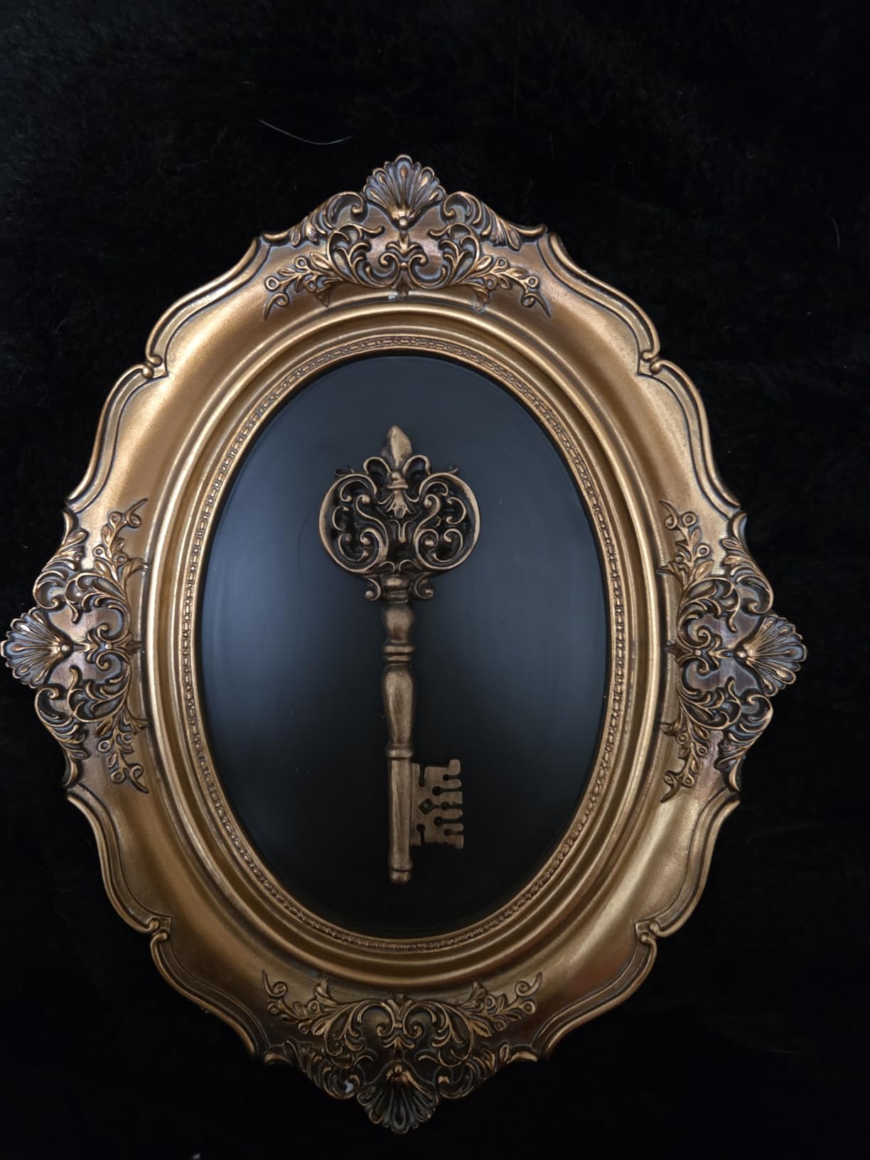 S-MANTIS Vintage Wall Sculpture, Antique Pediment, Hallway Wall Art, Hand Painted Wall Decoration With Embossed Intricate Key Design, Oval Aesthetic Room Décor, Gallery, Unique Gift (Antique Gold-Key) customer photo 2
