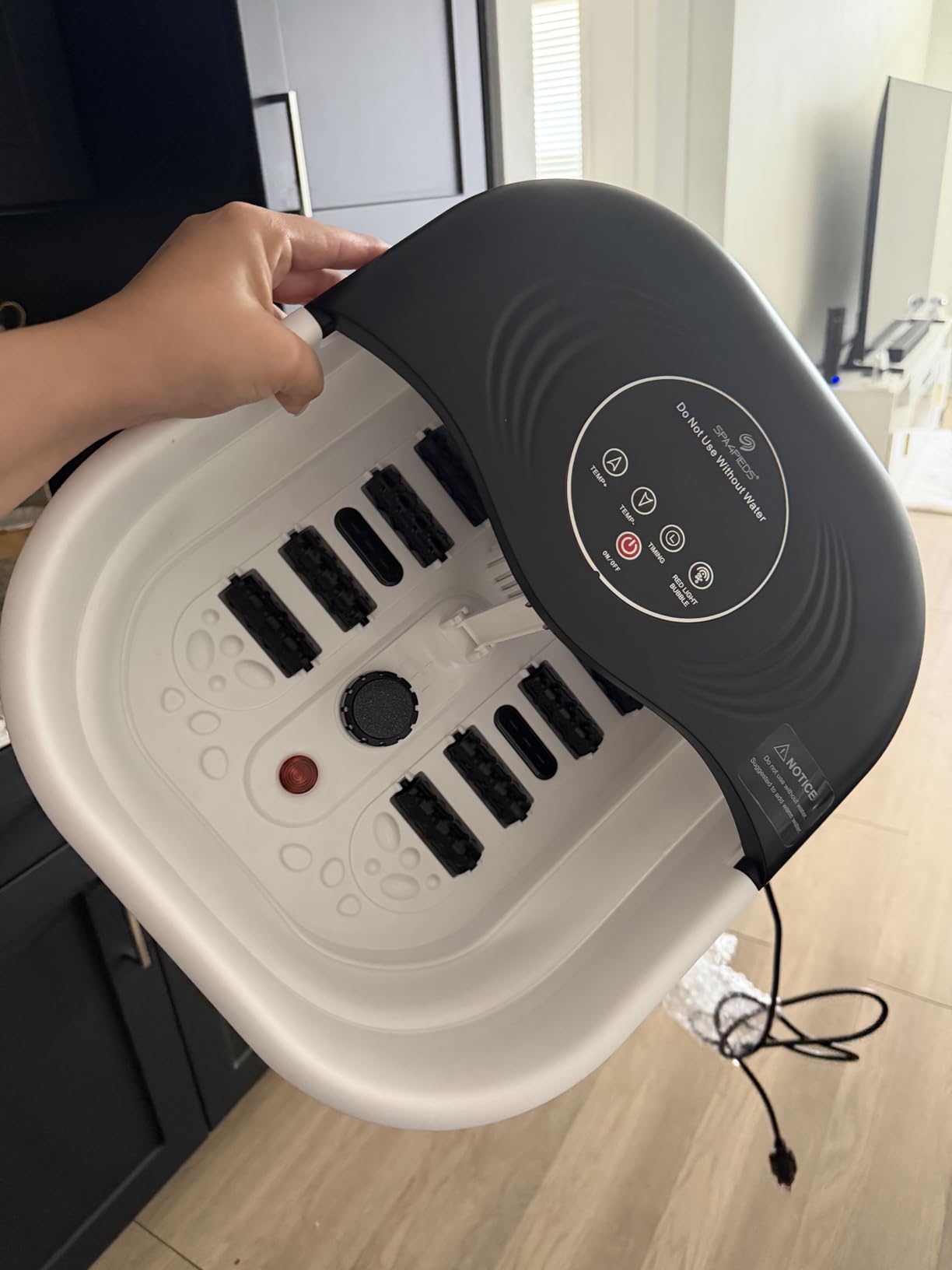 SPA4PIEDS Collapsible Heated Foot Spa Bath with Bubble, 8 Shiatsu Rollers, Pumice Stone and Built-in Timer (Black) customer photo 2