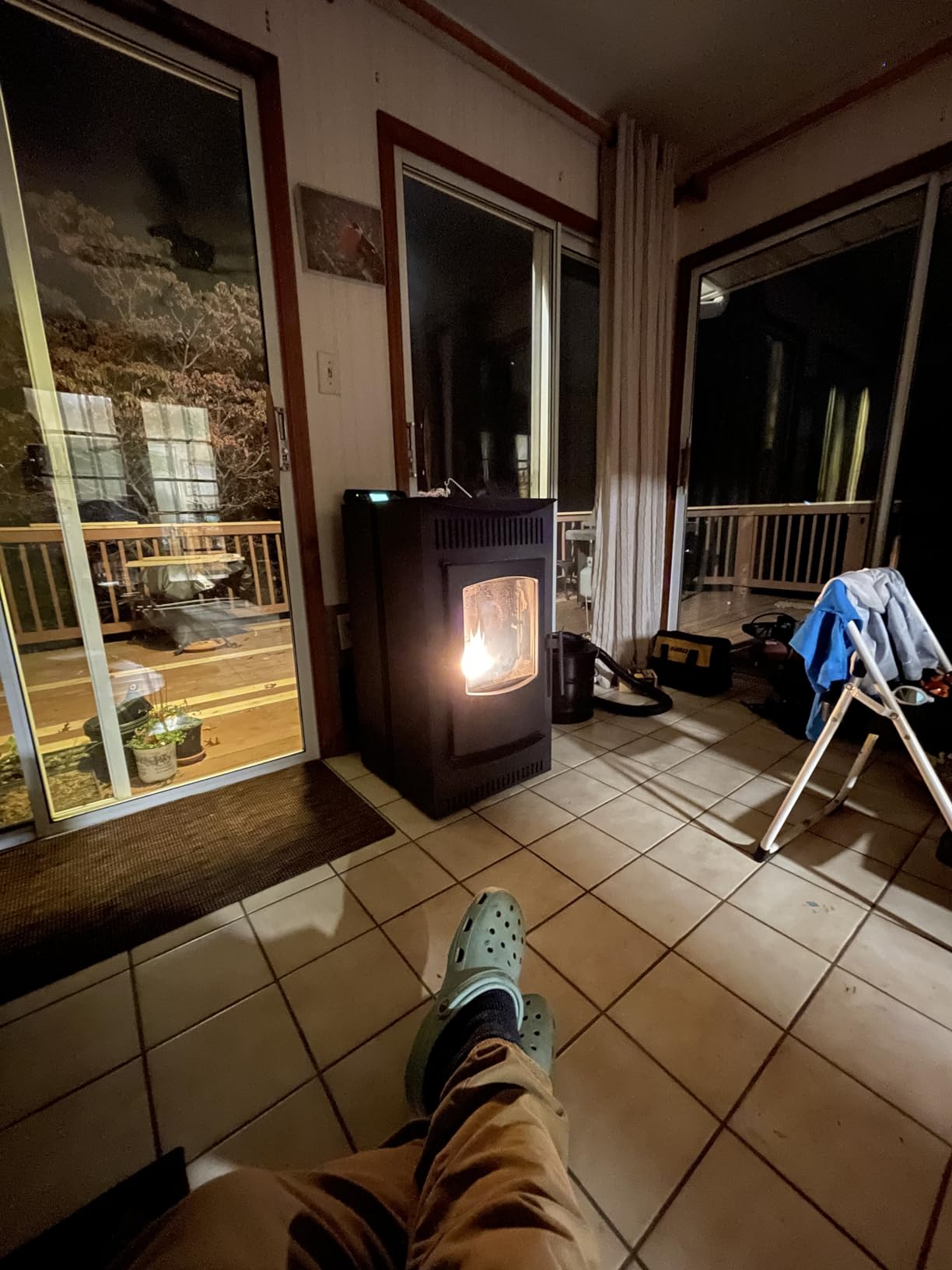 Castle 41278 Serenity Pellet Stove, 1,500 sq. ft. Heating Capability, Smart Controller, 40lb Hopper, Black customer photo 1