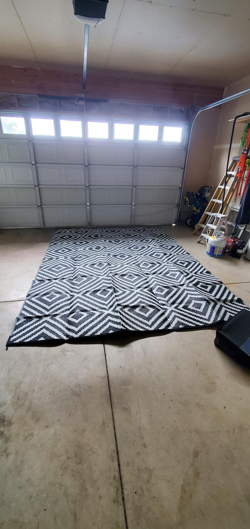 9' x 12', Plastic Straw Rug, Outdoor Patio Rugs, RV Rug, Large Floor Mat and Rugs for Outdoors, RV, Patio, Backyard, Deck, Picnic, Beach, Trailer, Camping, (Black&White | Diamond) customer photo 1