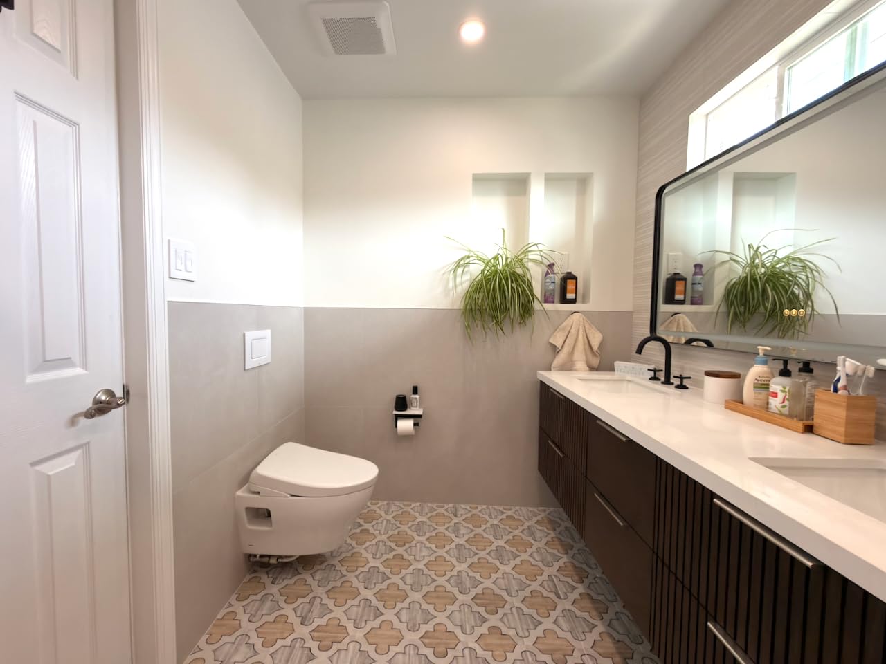 TOTO® WASHLET®+ S7A Electronic Bidet Toilet Seat with EWATER+® Bowl and Wand Cleaning, Auto Open and Close Contemporary Lid, Elongated, Cotton White customer photo 2